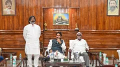 Champai Soren, Hemant Soren, and Jharkhand Congress in-charge Gulam Ahmad Mir (in the middle) during a legislative party meeting in Ranchi on Wednesday. PTI Photo