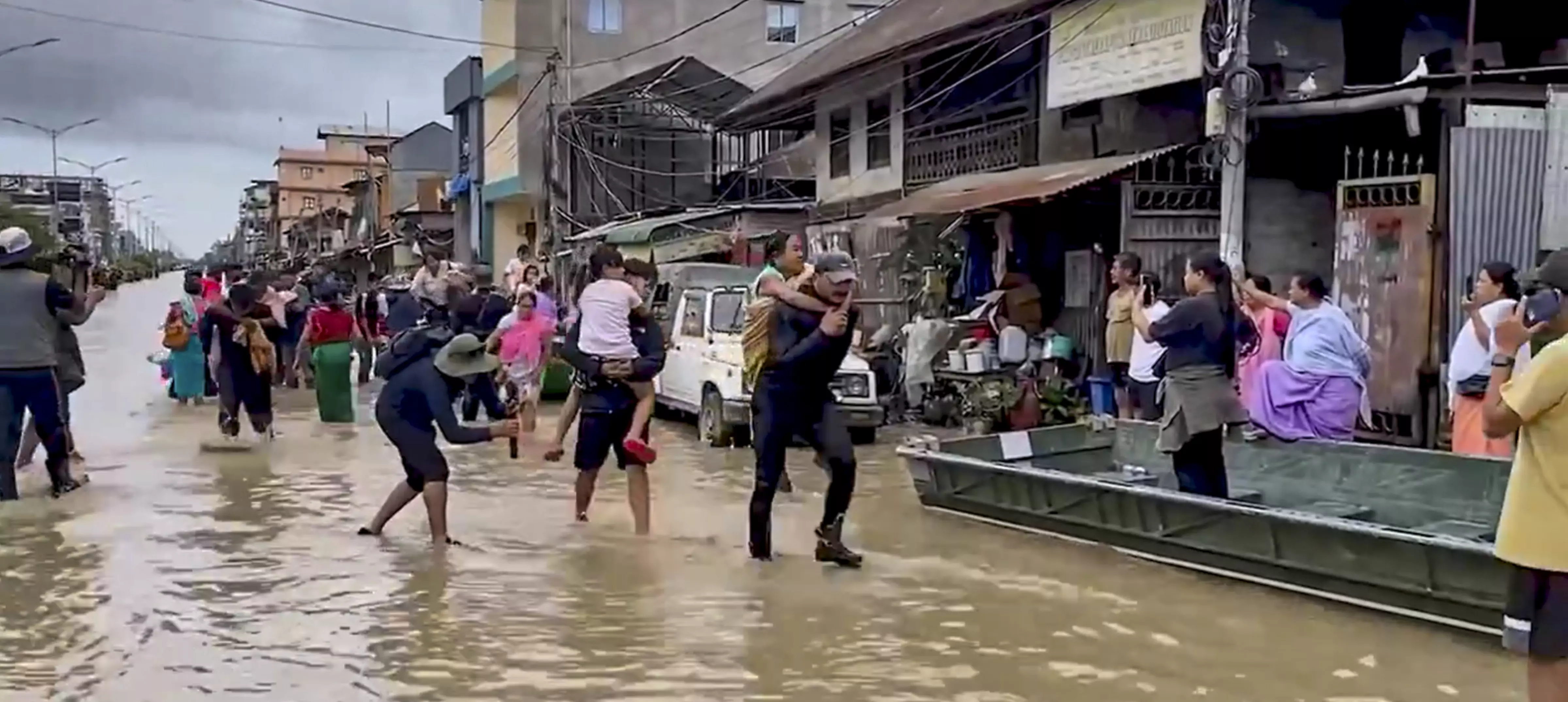 Heavy rains lash parts of HP, weather dept warns of more rainfall in next 4 days