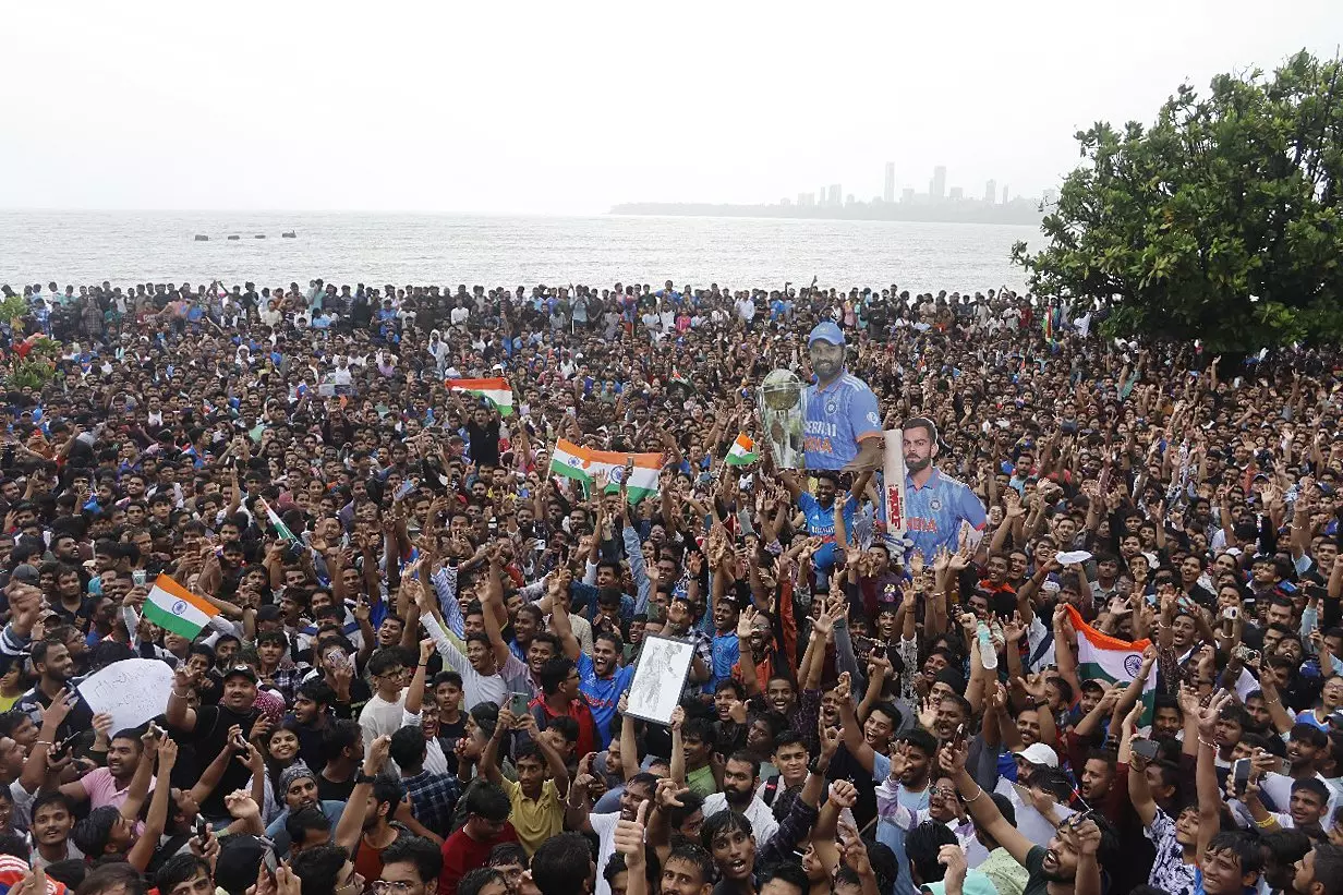 Team Indias Victory Parade: Lakhs turn up to greet champs; cops issue traffic advisory