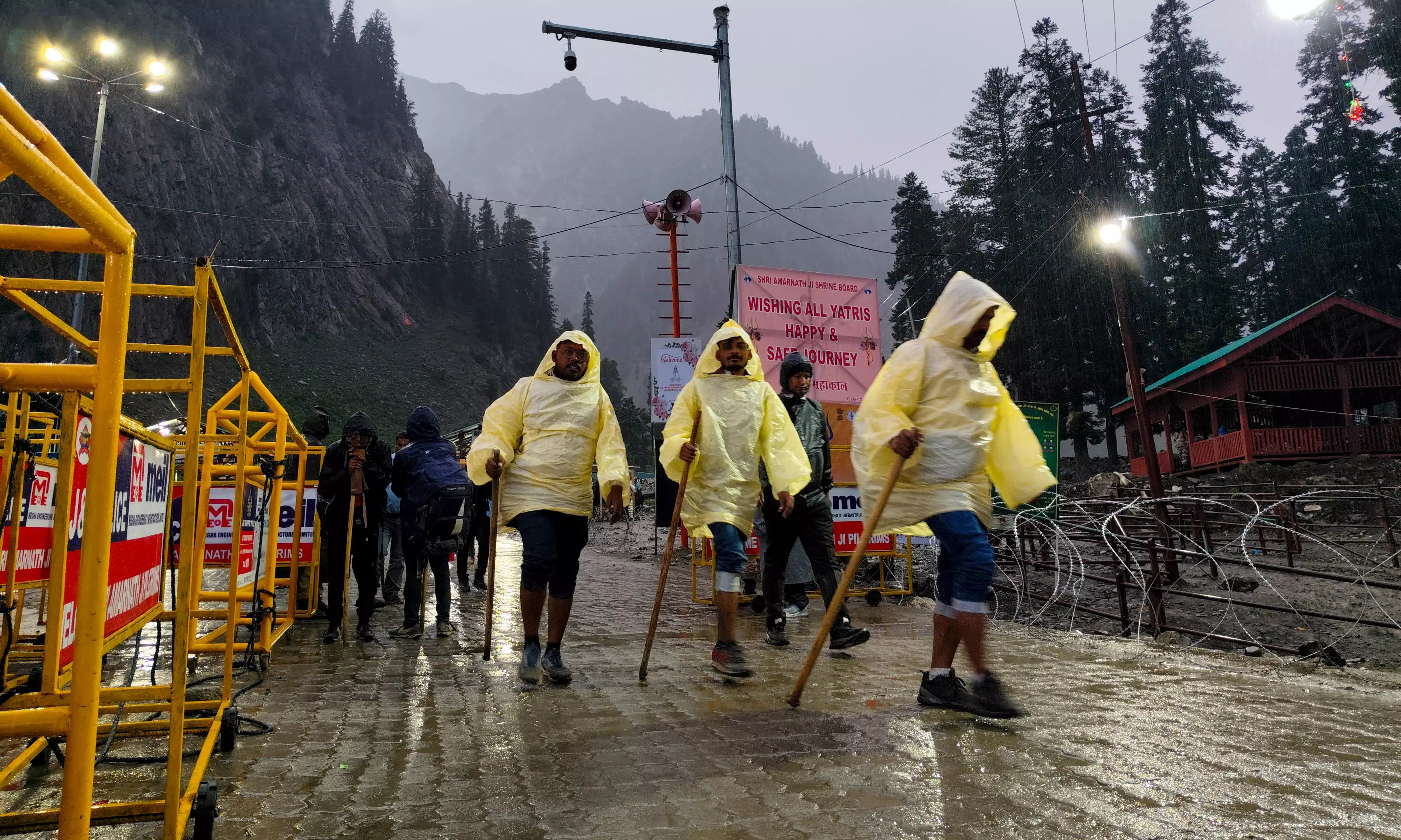 Heavy rain causes temporary suspension of Amarnath Yatra; precaution taken for safety of pilgrims