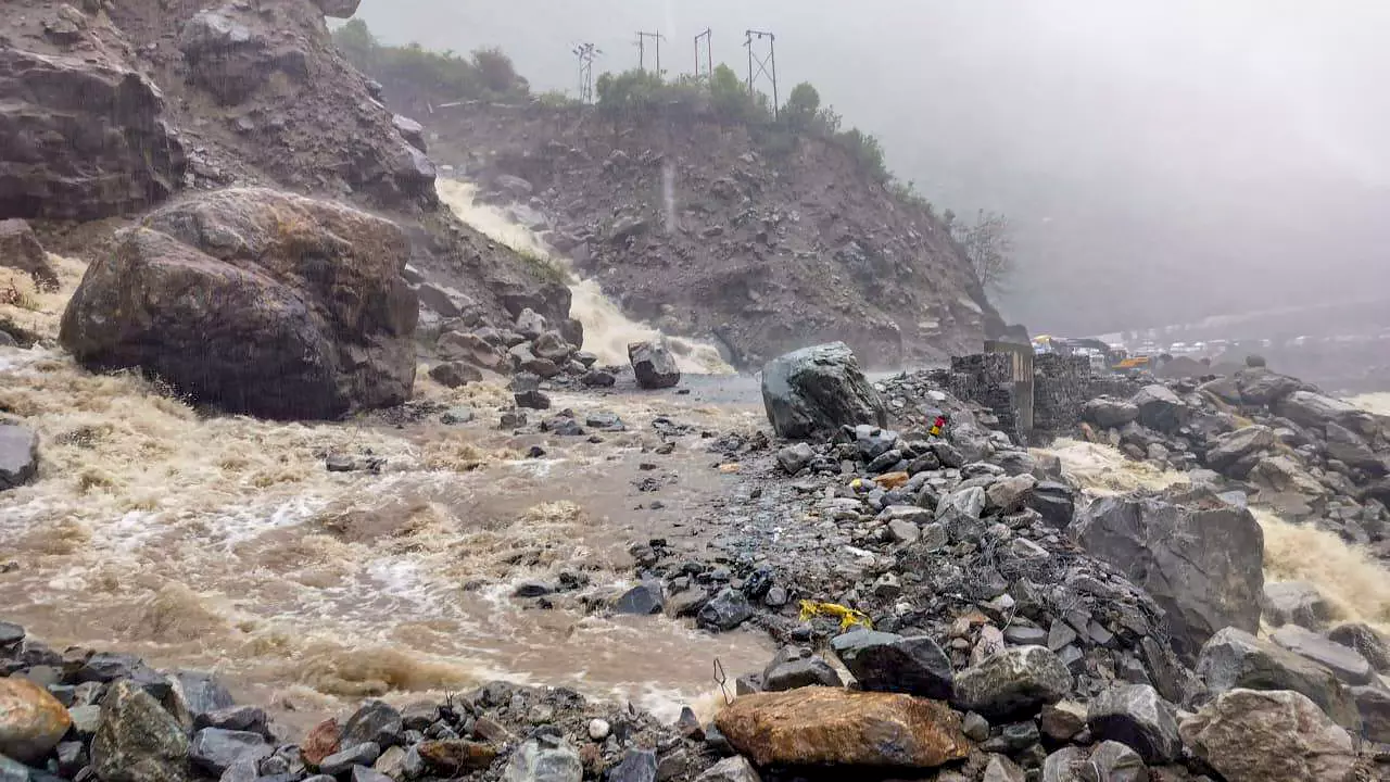 Karnataka: Seven persons feared killed in landslide in Uttara Kannada district