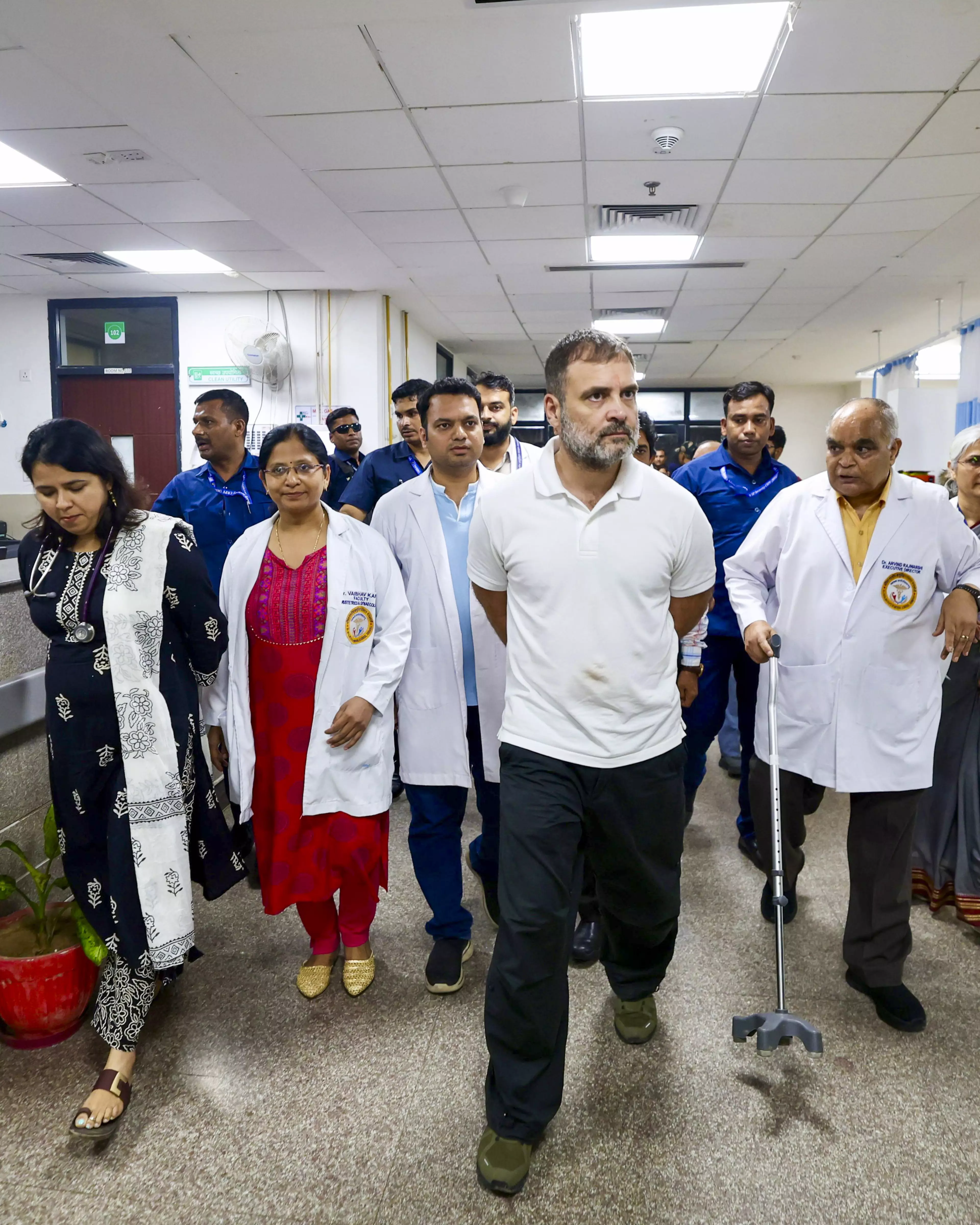 Rahul visits Rae Bareli, meets Kirti Chakra awardees family