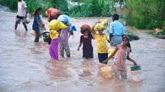 Bihar: Flood alert following heavy discharge of water from Birpur, Valmikinagar barrages