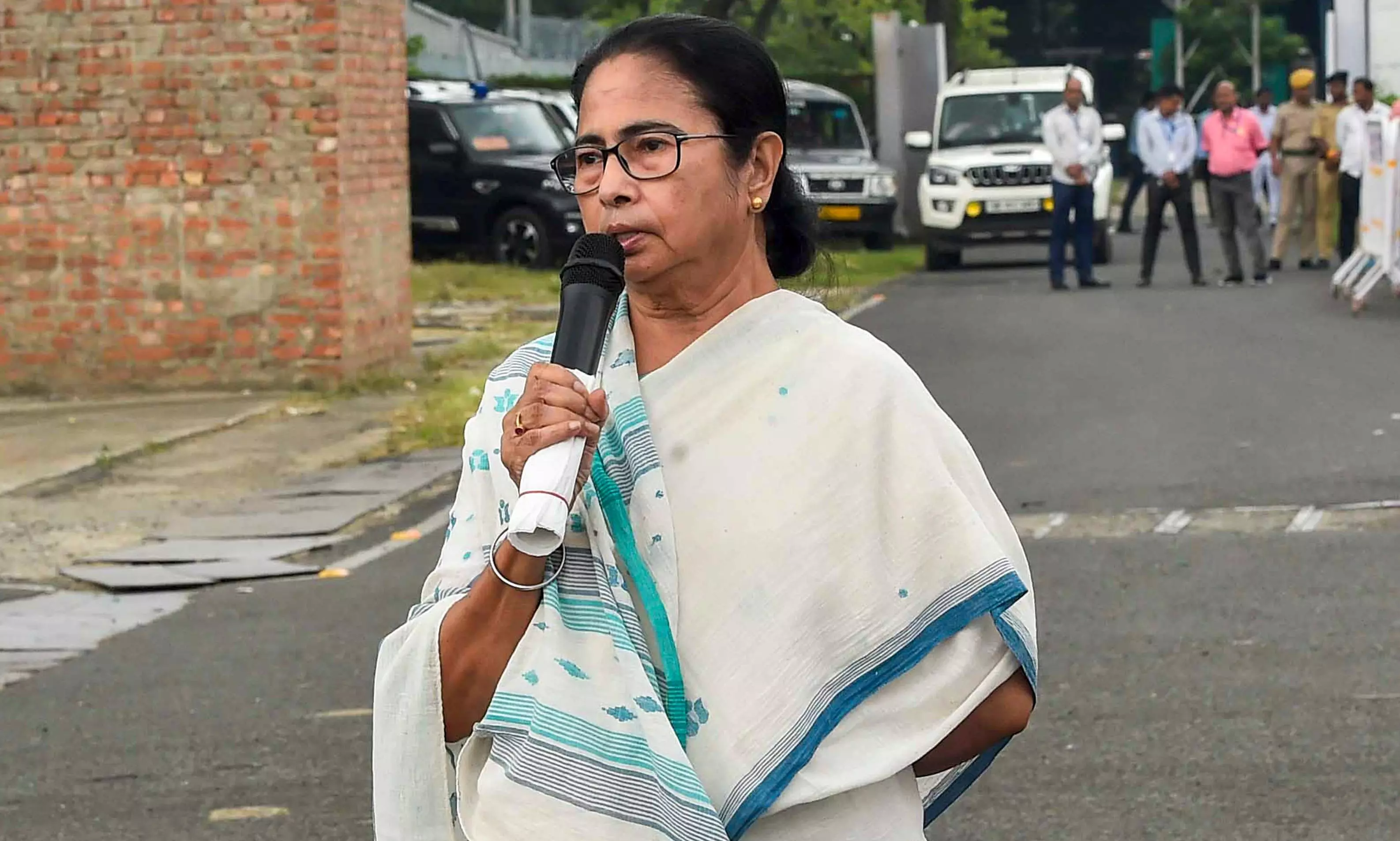 Mamata meets Uddhav, says NDA govt may not last