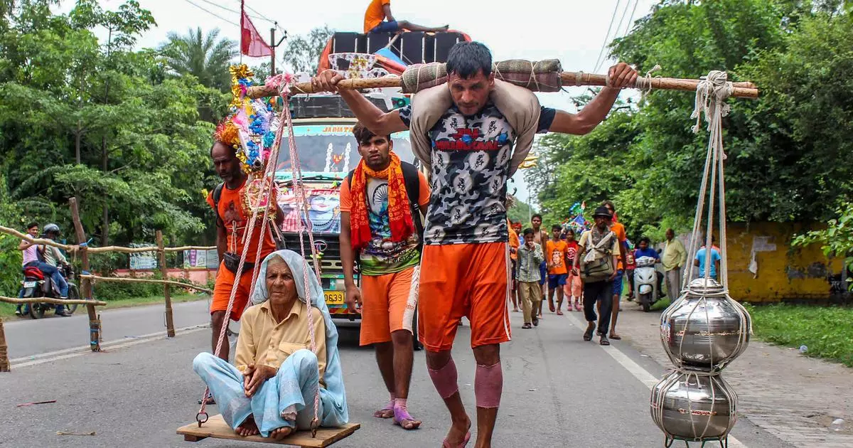 UP police issue fresh advisory for eateries along Kanwar Yatra route after row