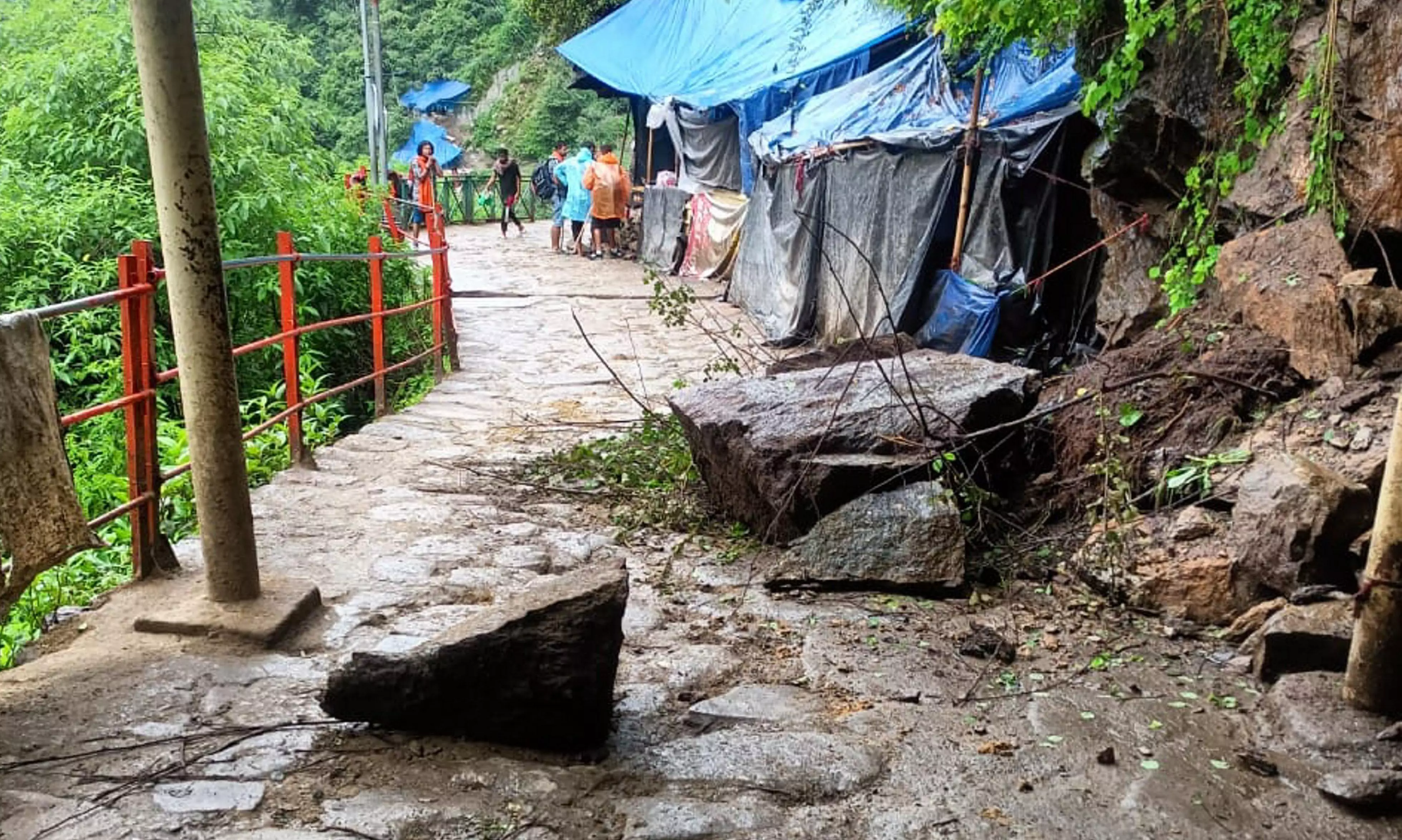 Karnataka landslide: No survivor or truck found under accumulated mud