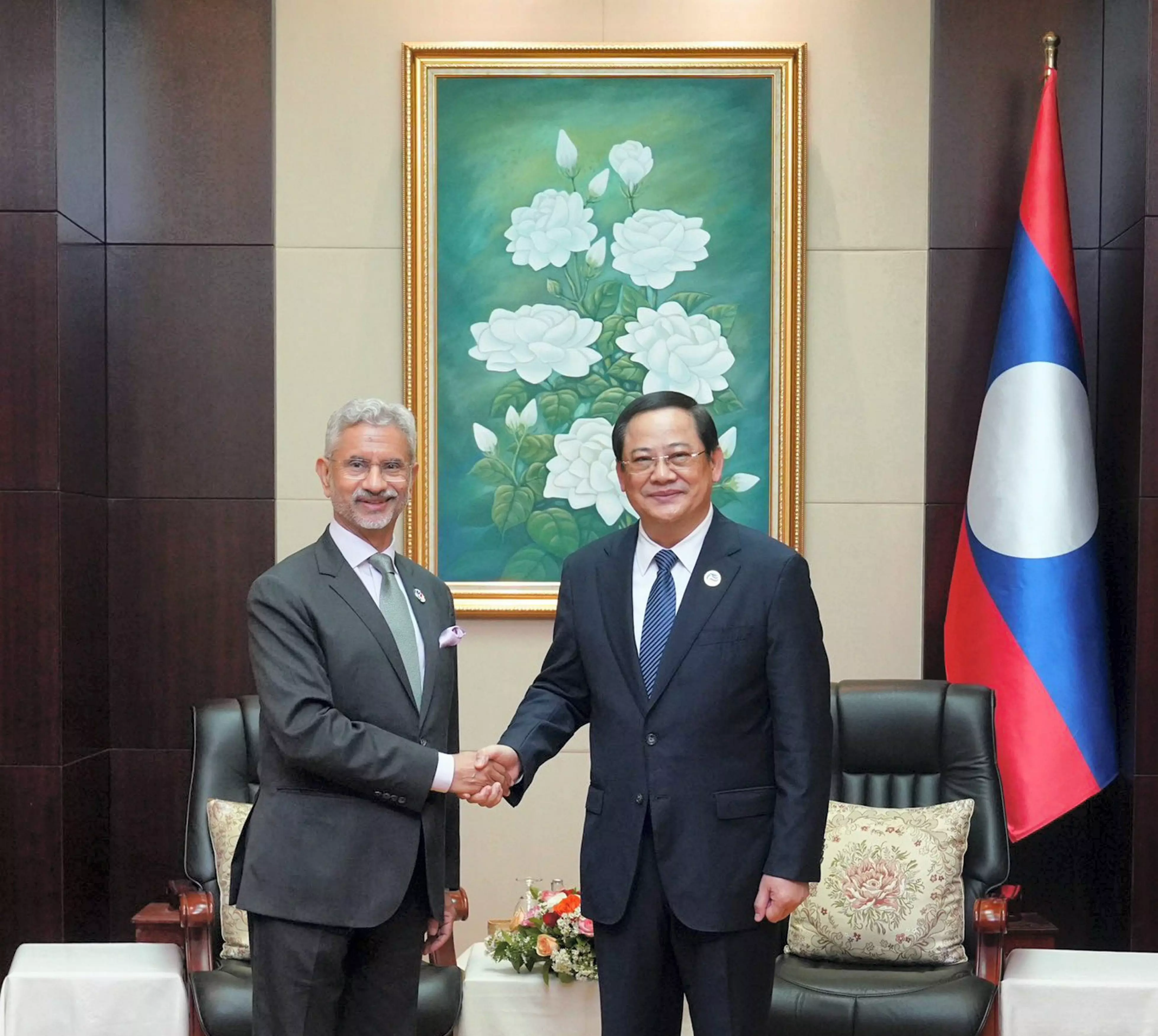 Jaishankar calls on Laos PM, discusses issue of trafficking of Indian nationals