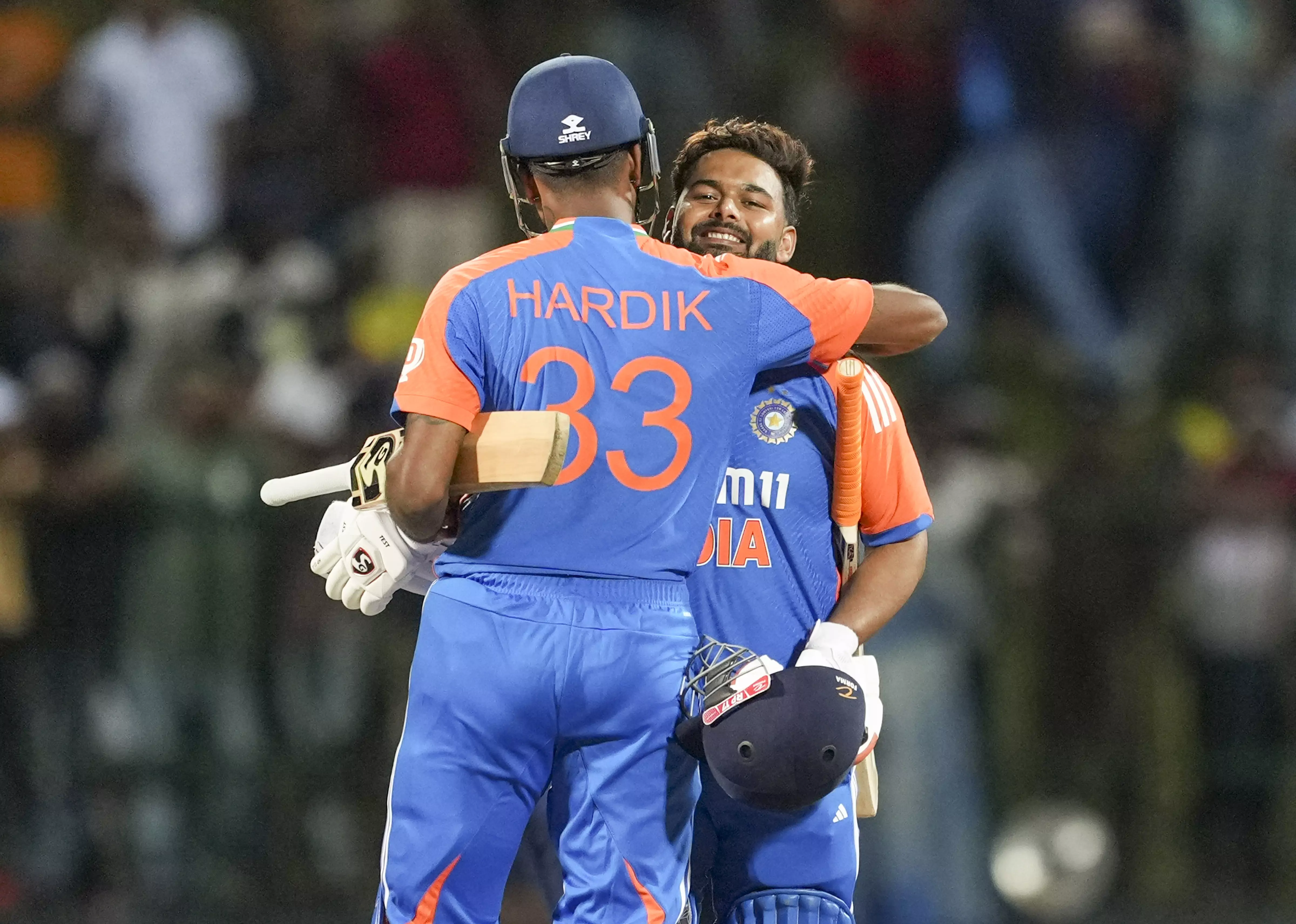 India beat Sri Lanka by 7 wickets in rain-hit match, win T20I series 2-0