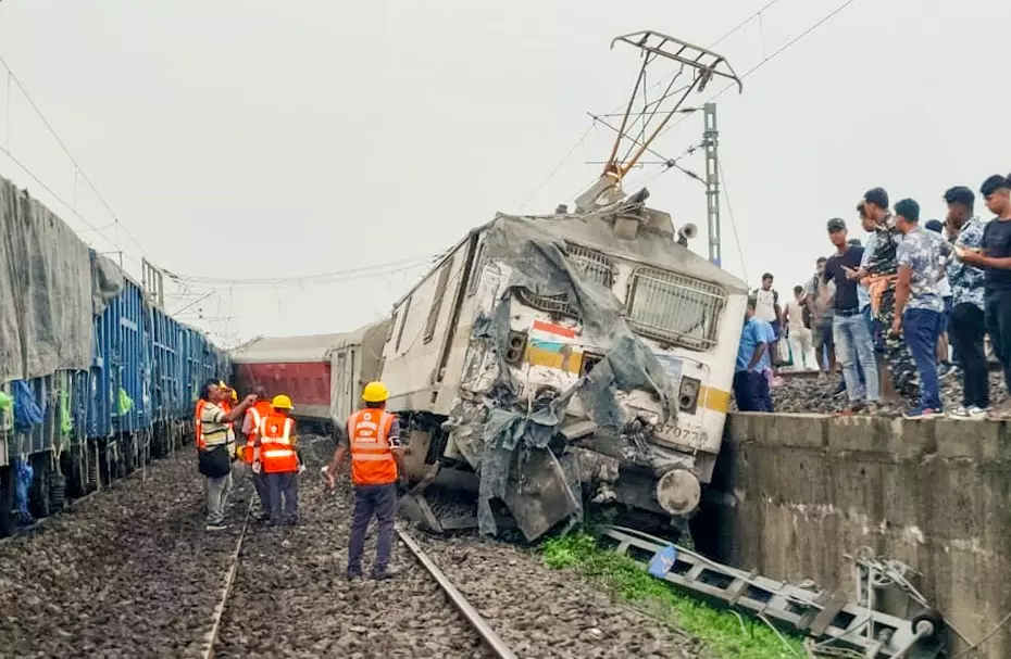 LIVE | Howrah-Mumbai Mail accident: Congress takes ‘Fail Minister’ dig at Vaishnaw