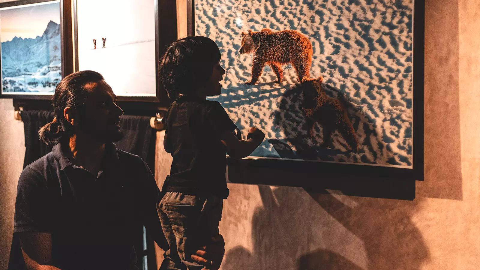 People looking at the brown bear photographs during Drenmo Odyssey exhibition.