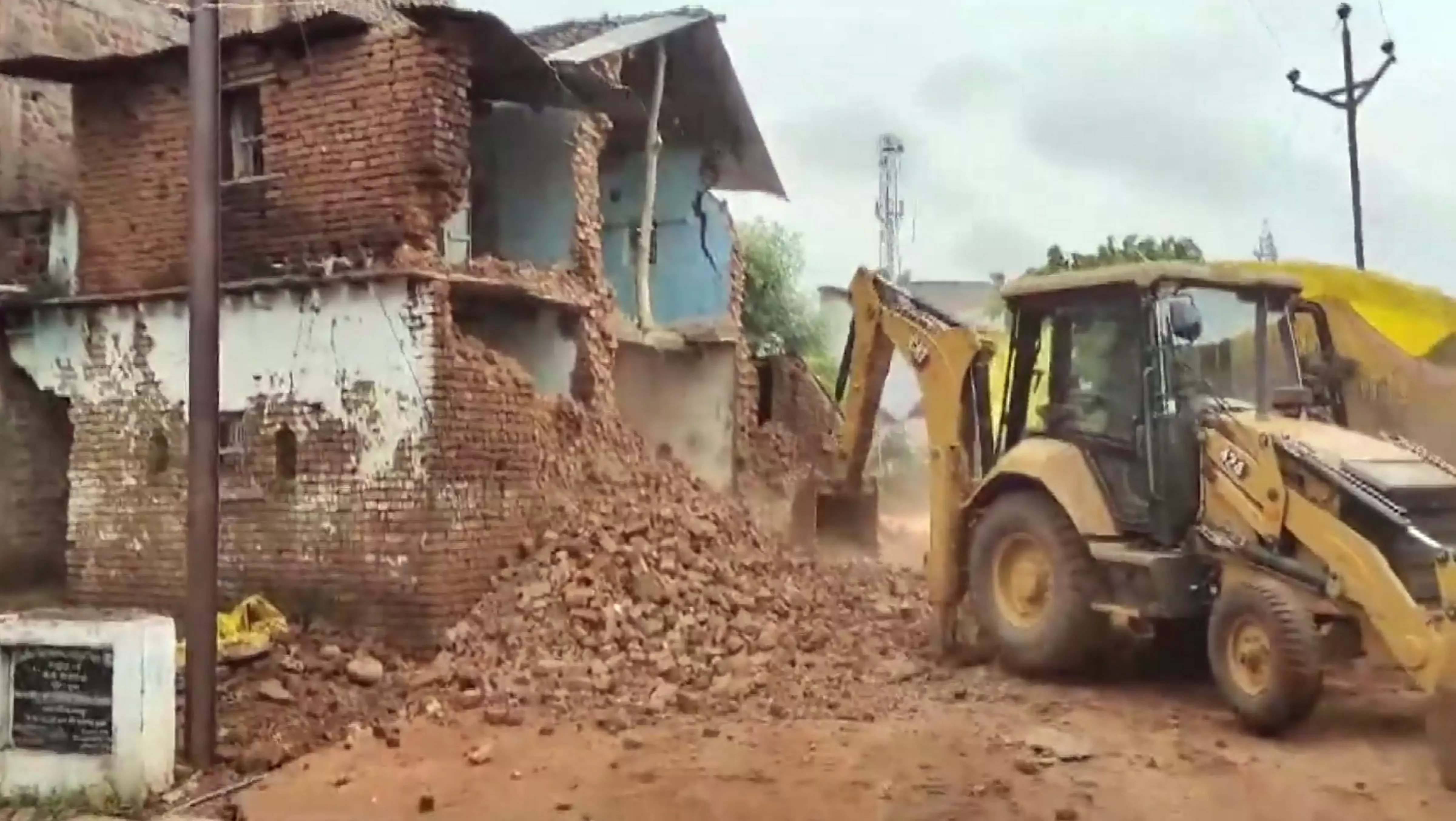 Madhya Pradesh, Wall collapse, Sagar