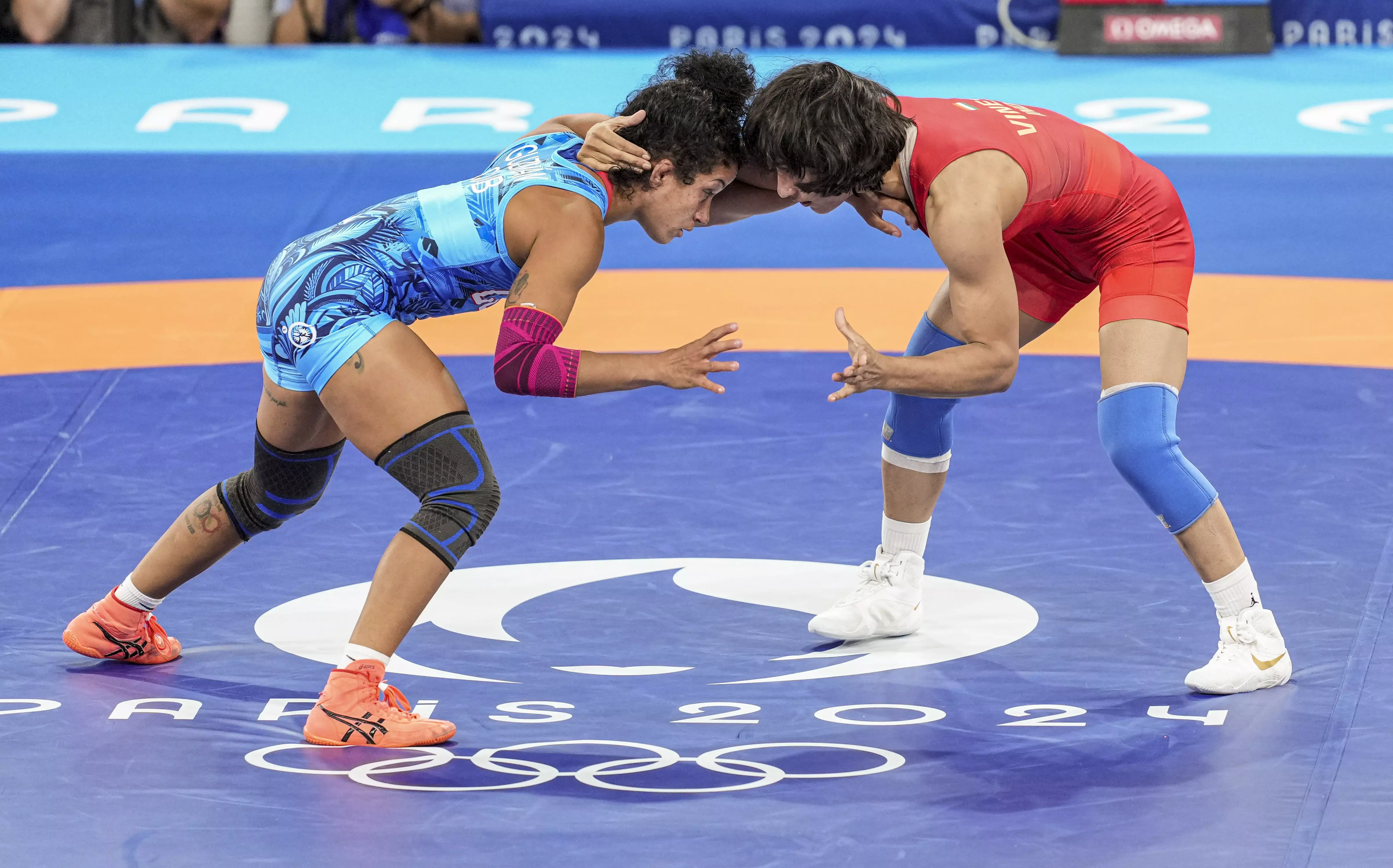 Indias Vinesh Phogat and Cubas Yusneylys Guzman Lopez