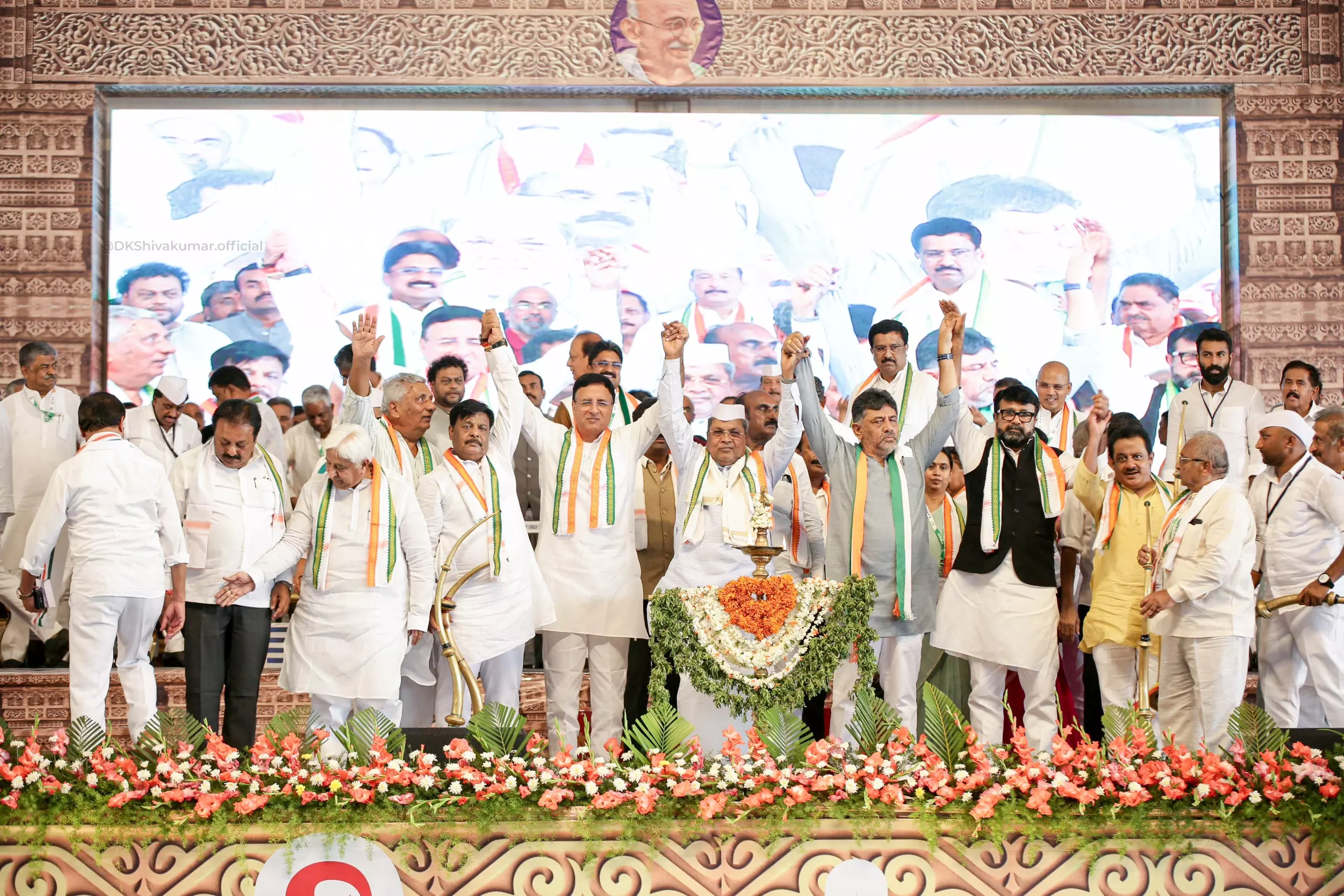 Congress puts up united face to defend Siddaramaiah amid MUDA scam heat