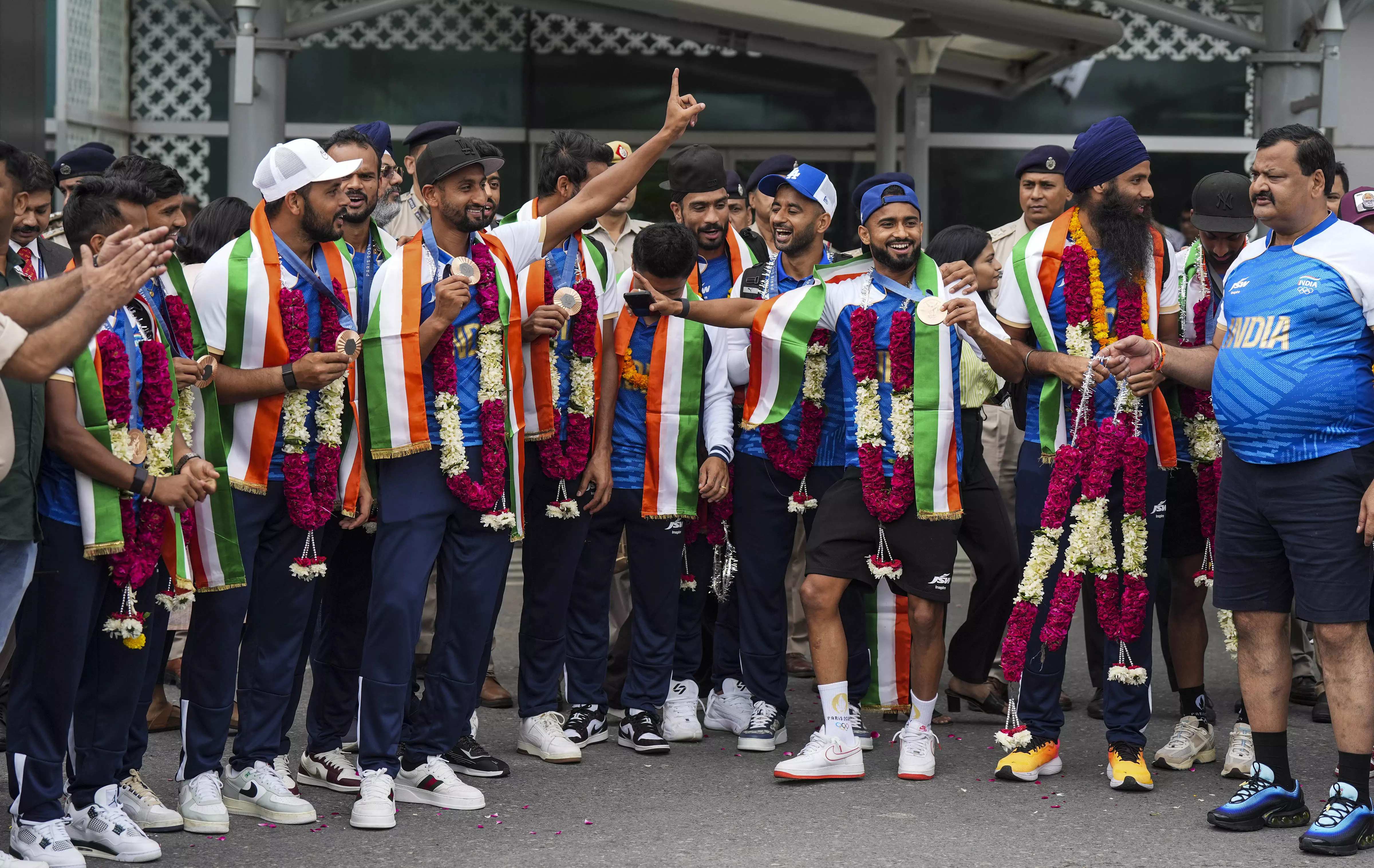 Paris Olympics | Indian hockey team members return home amid much fanfare