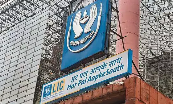 LIC to invest ₹1.3 lakh crore in stock market for FY25