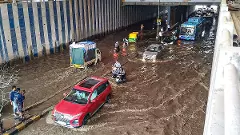 Bengaluru: Waterlogging, huge traffic jams after early morning showers