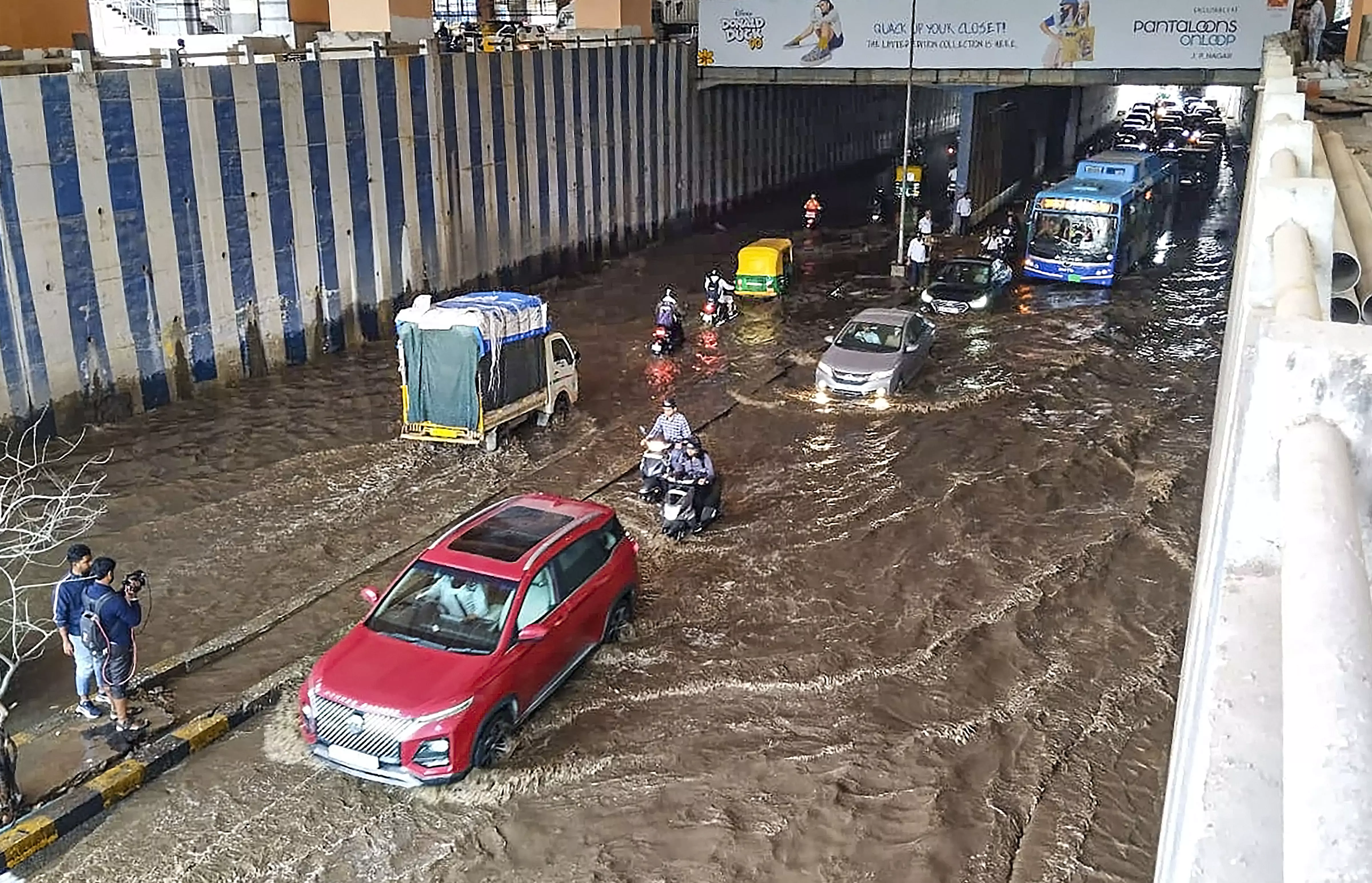 Bengaluru: Waterlogging, huge traffic jams after early morning showers