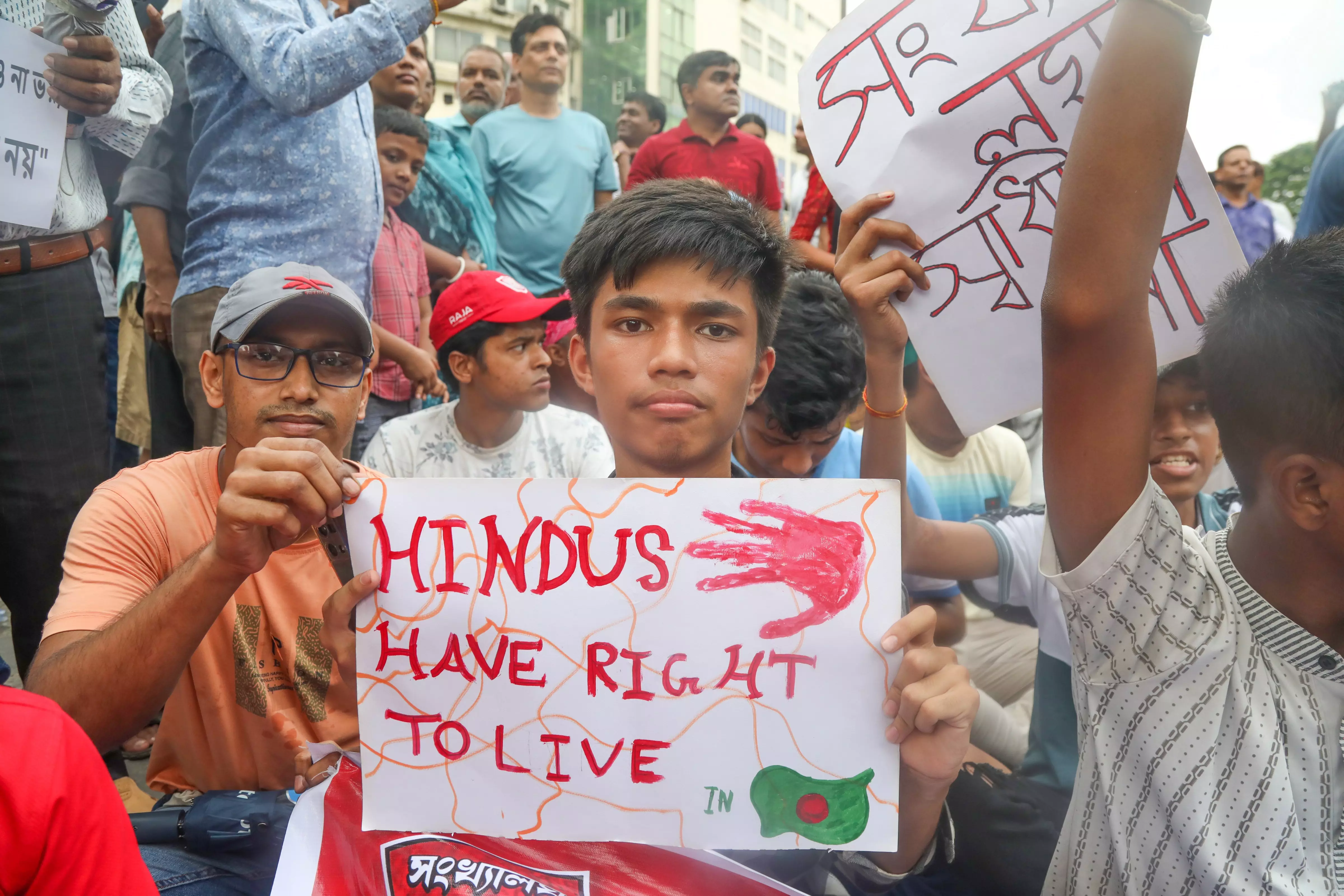 Bangladesh: All are equal, says Yunus after meeting Hindus at Dhaka temple