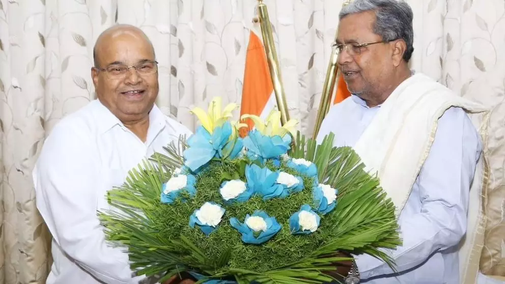 Karnataka governor Thaawarchand Gehlot (left) with CM Siddaramaiah