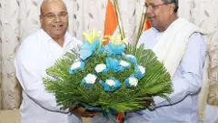 Karnataka governor Thaawarchand Gehlot (left) with CM Siddaramaiah