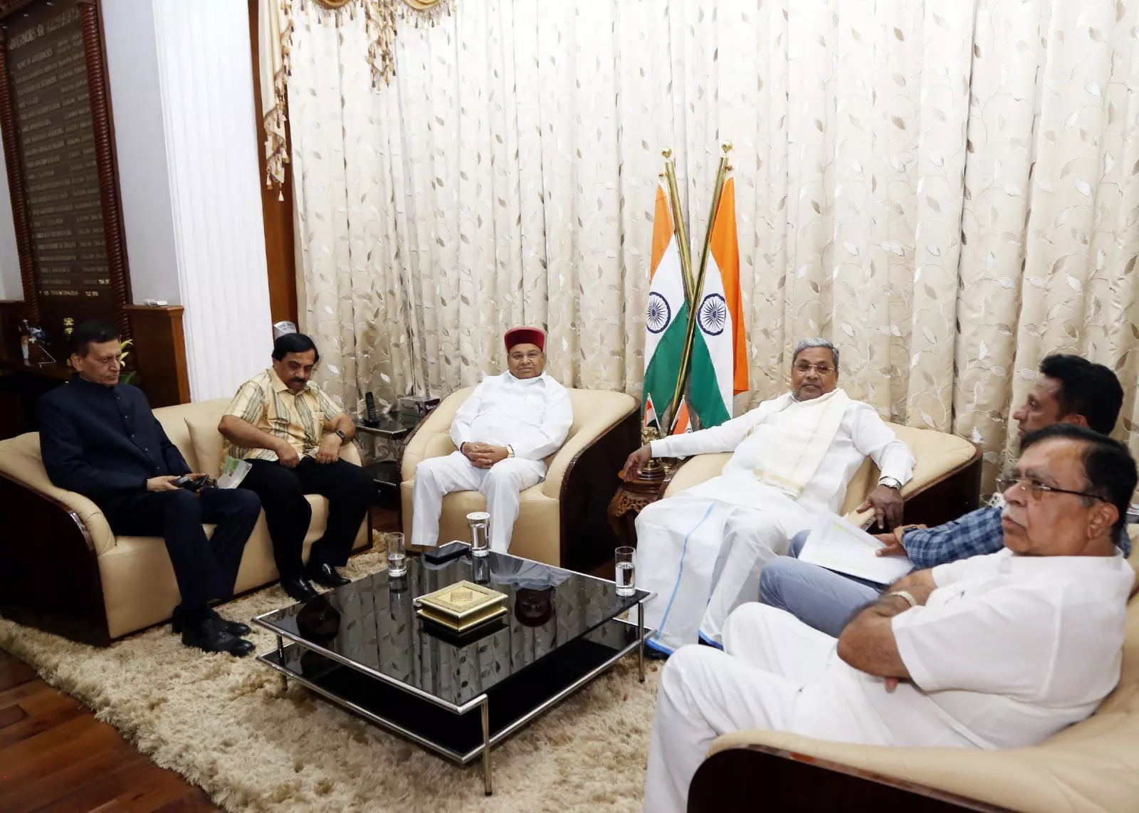 Karnataka governor Thaawarchand Gehlot (3rd left) with state Chief Minister Siddaramaiah