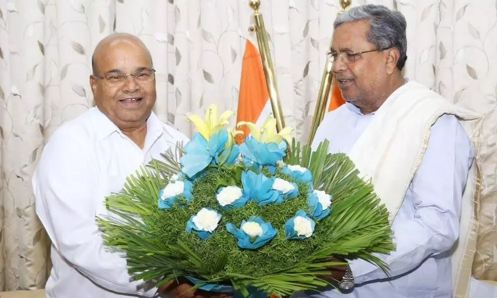 Karnataka governor Thaawarchand Gehlot (left) with CM Siddaramaiah