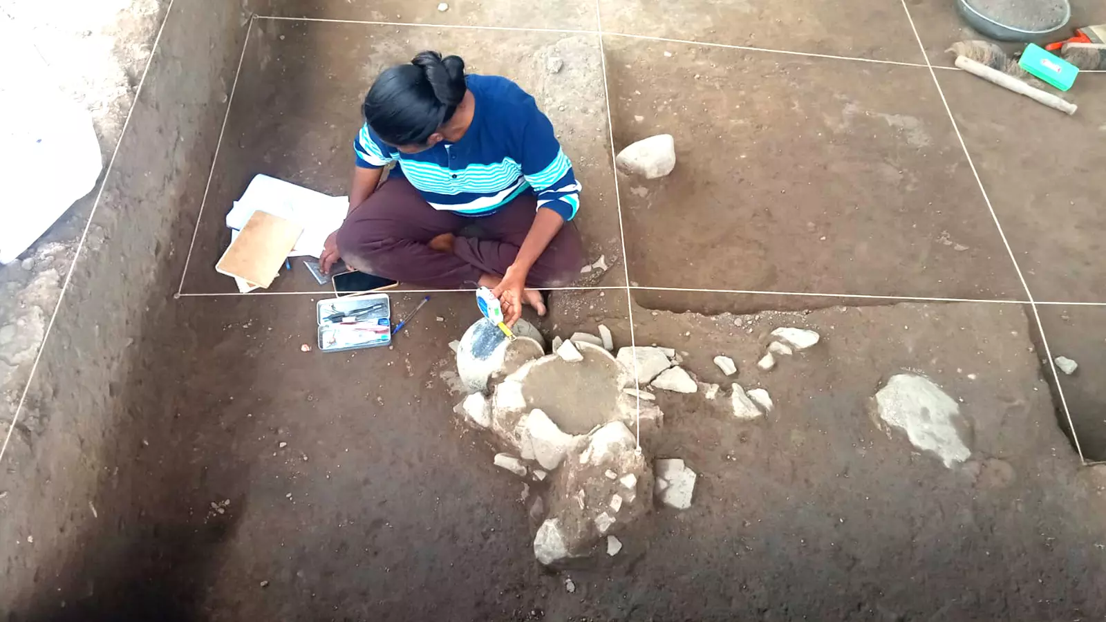 A student of Tamil University records her findings in Molapalayam. 