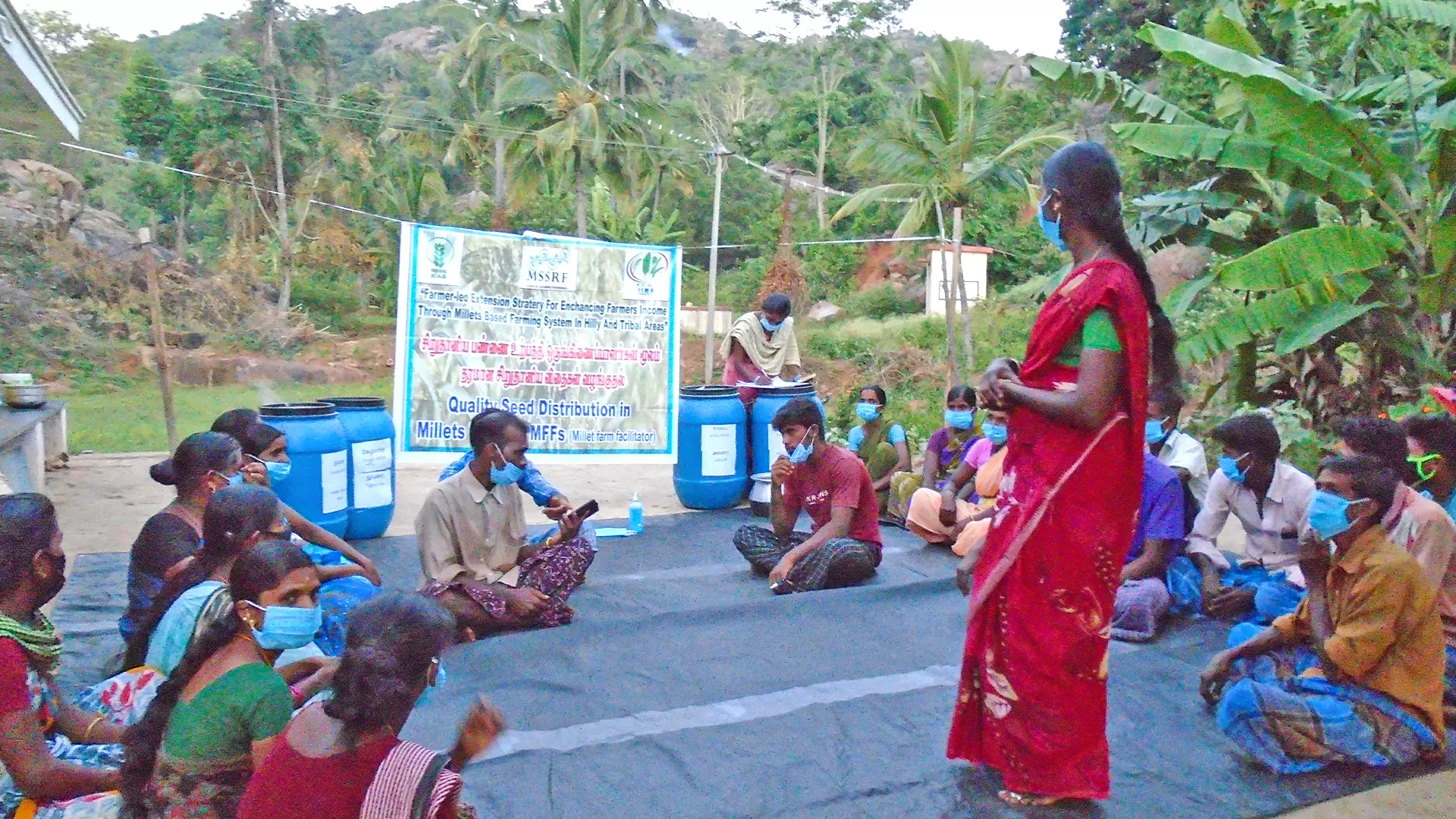  Poongodi Arunachalam explaining the importance of seed conservation to villagers.