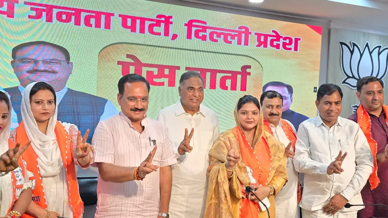 Five AAP councillors of Delhi municipal corporation join BJP