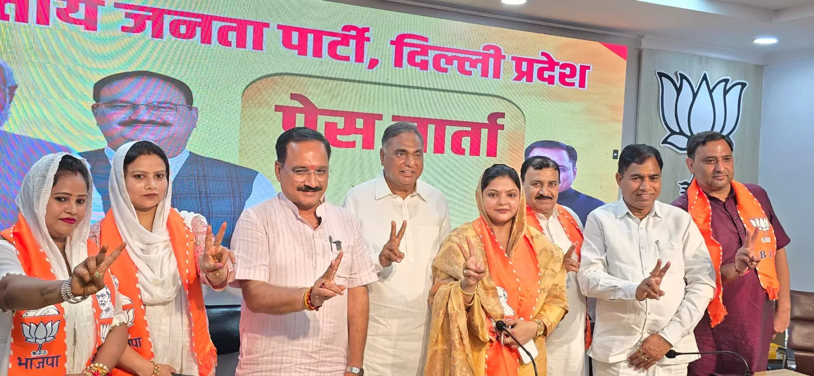 Five AAP councillors of Delhi municipal corporation join BJP