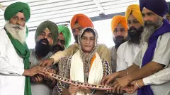 Vinesh Phogat joins huge farmers protest on Haryana-Delhi border