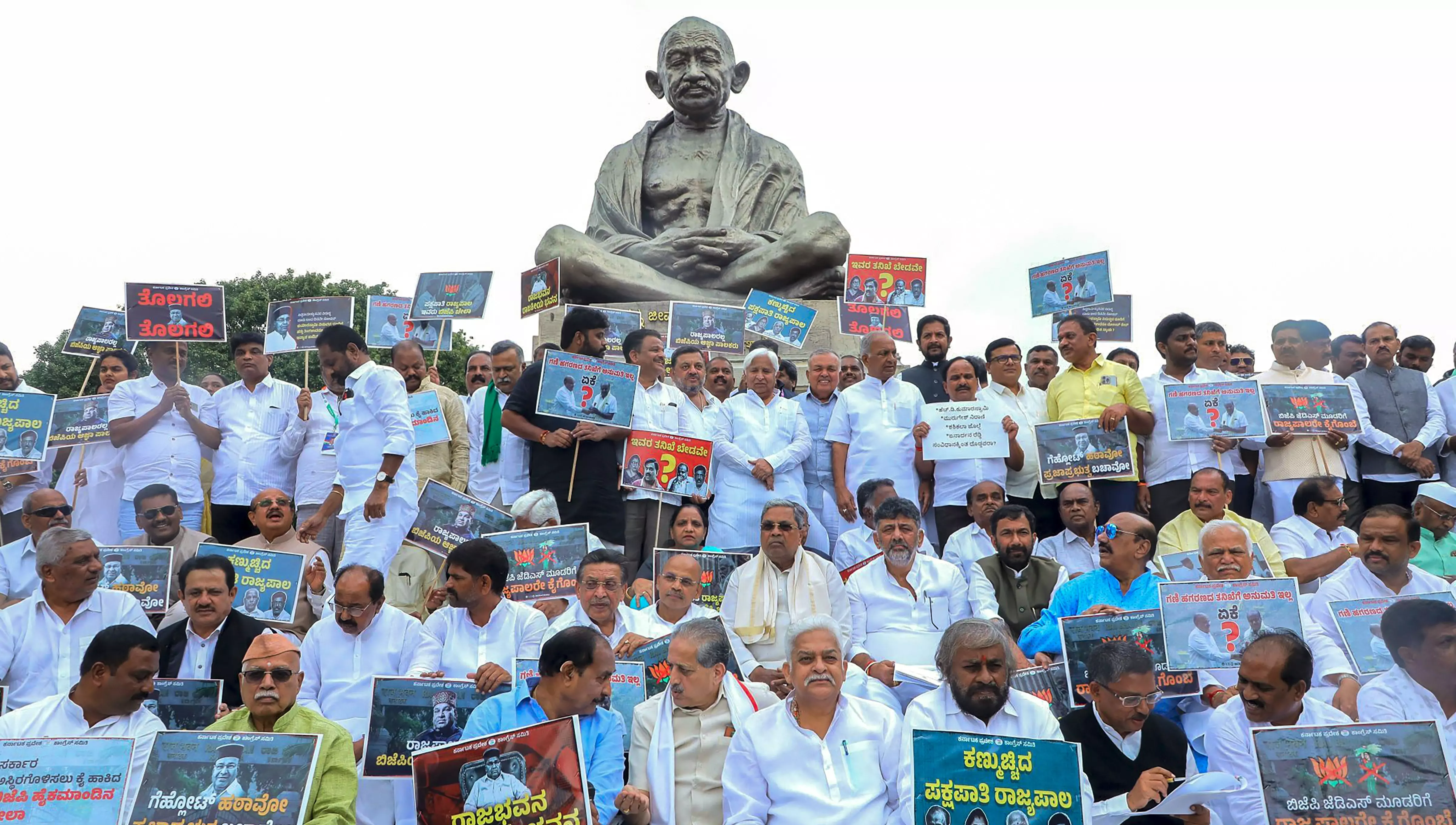 Karnataka: Congress holds Raj Bhavan Chalo march against Governor Gehlot