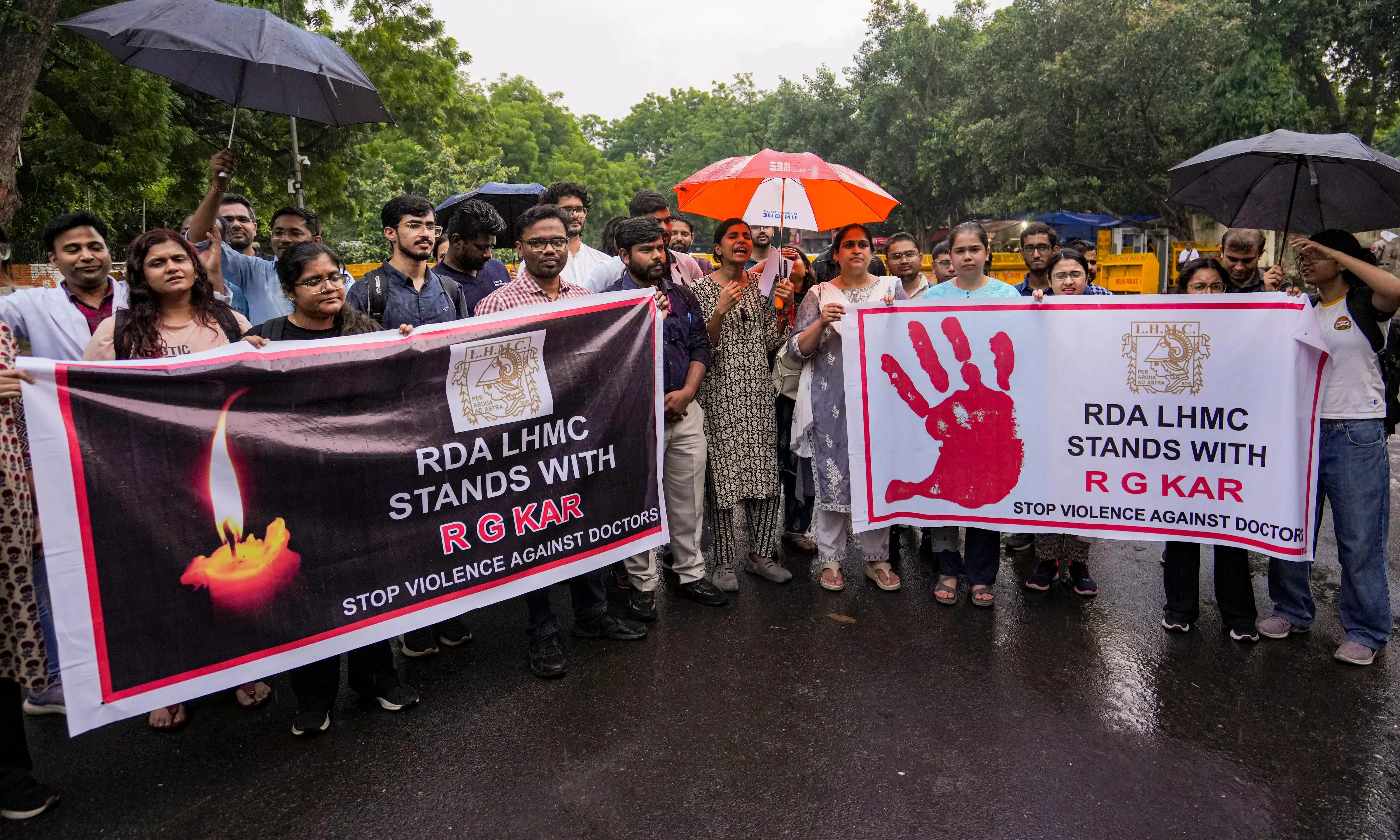 Doctors at Jantar Mantar say female medics need central protection law to feel safe