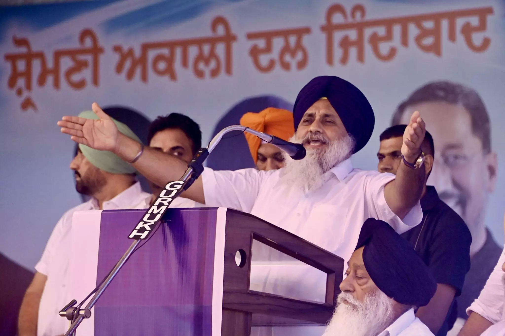 Declared guilty of religious misconduct, Sukhbir Badal appears before Akal Takht