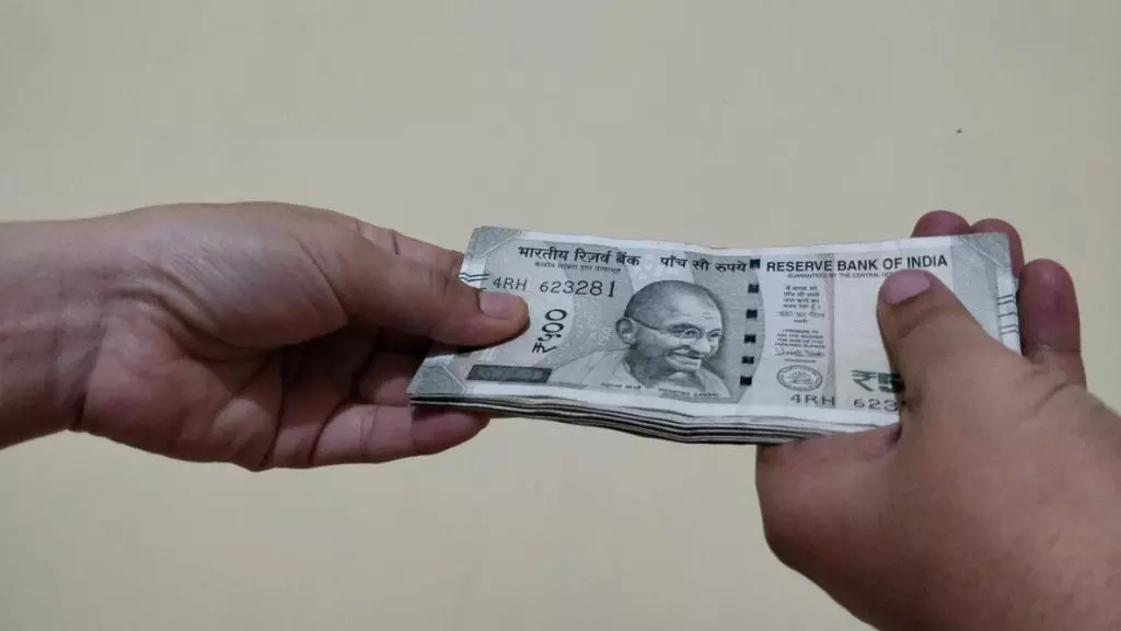 Cops extort money from Bengaluru couple