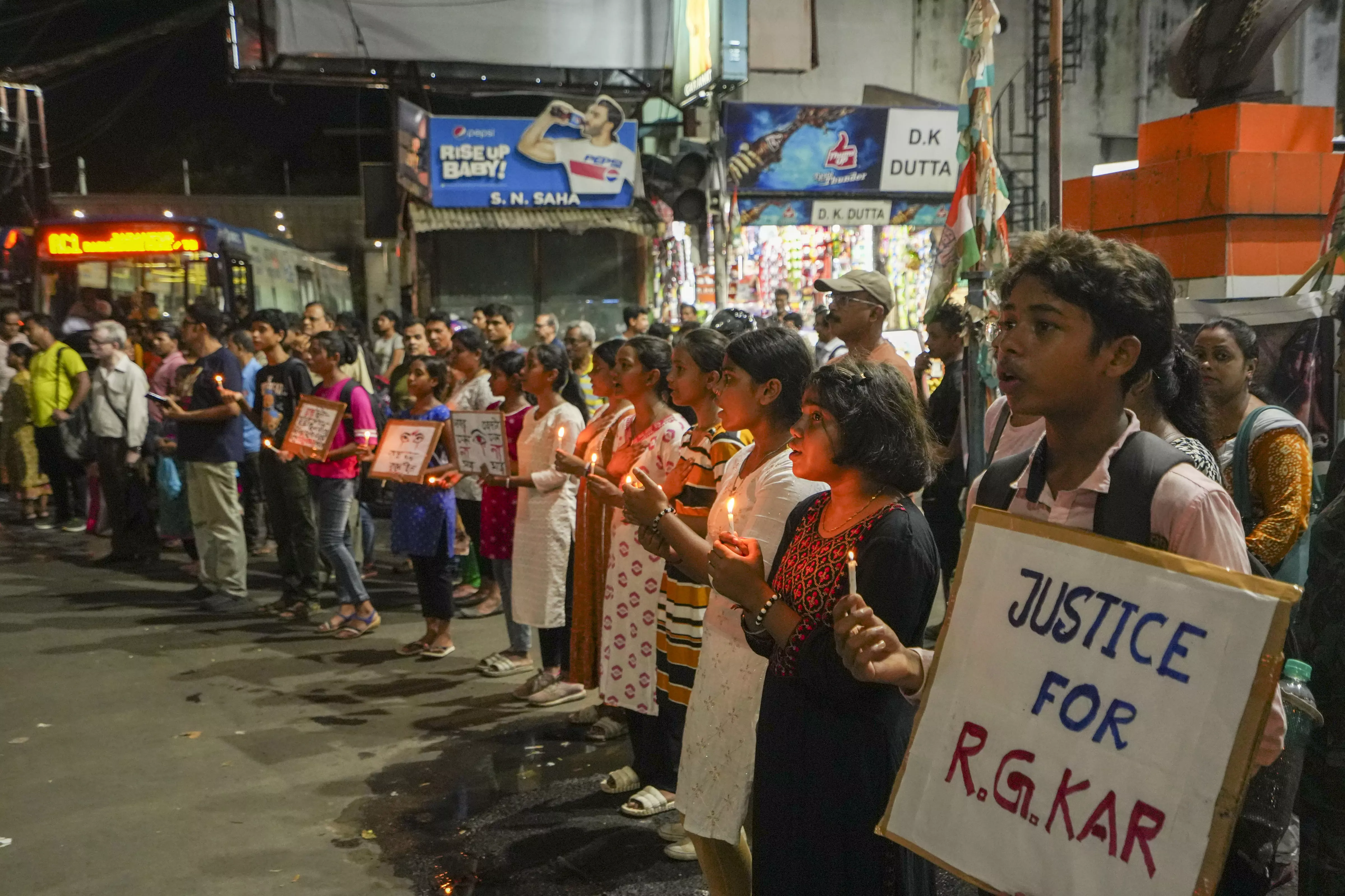 Kolkata rape-murder: Junior doctors demonstration continues for third day