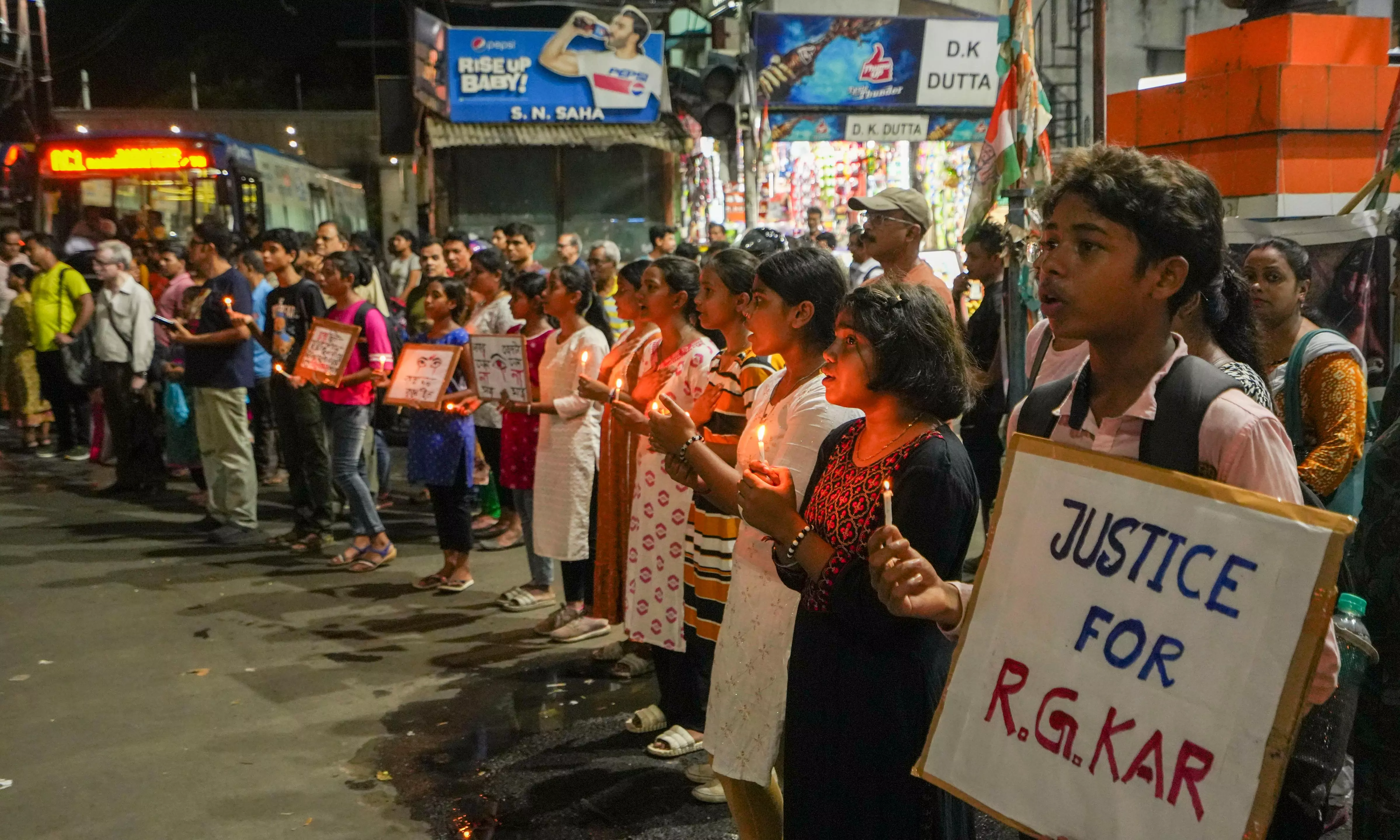 Kolkata rape-murder | Junior docs in WB defy SC order to rejoin work, continue cease work