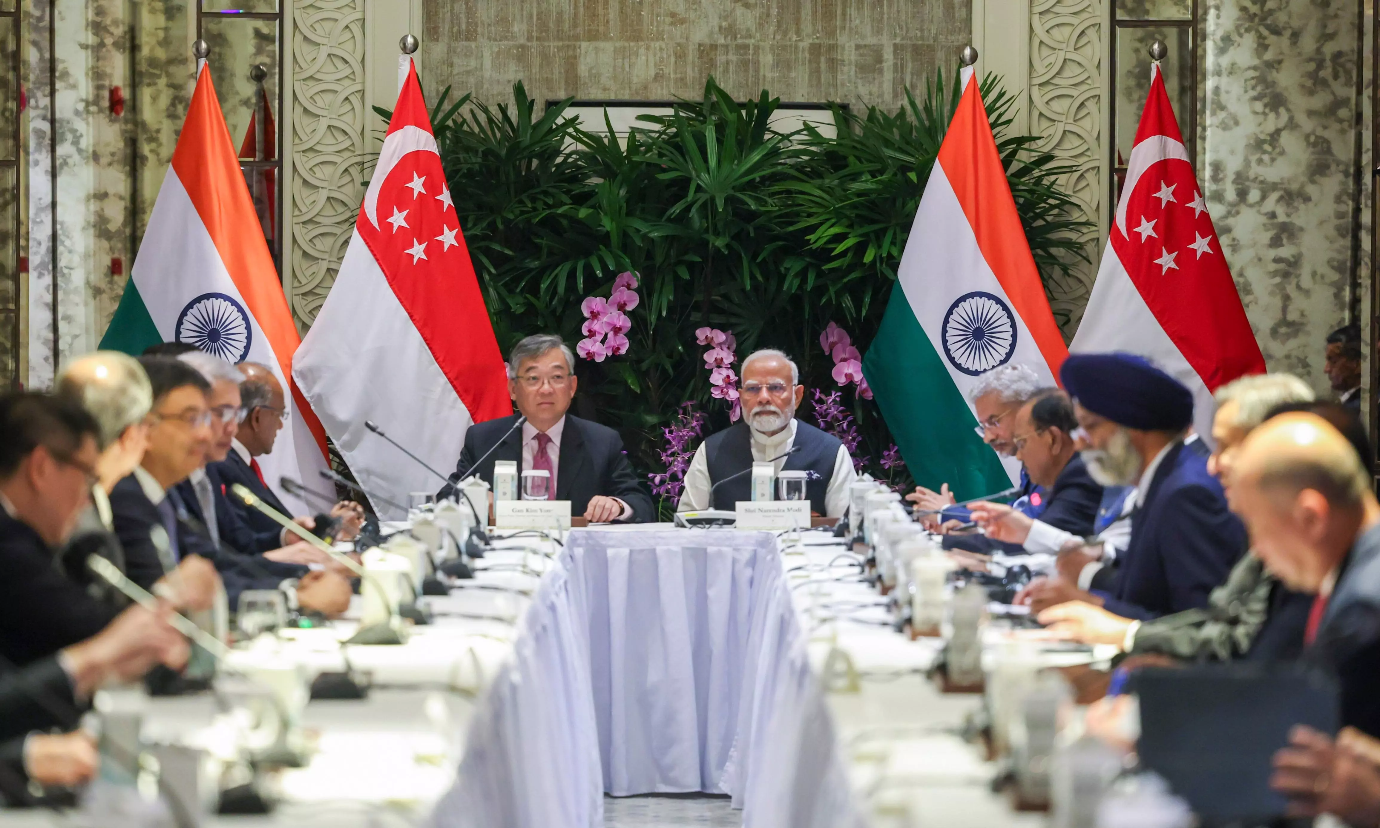 In Singapore, PM Modi interacts with top business leaders, CEOs