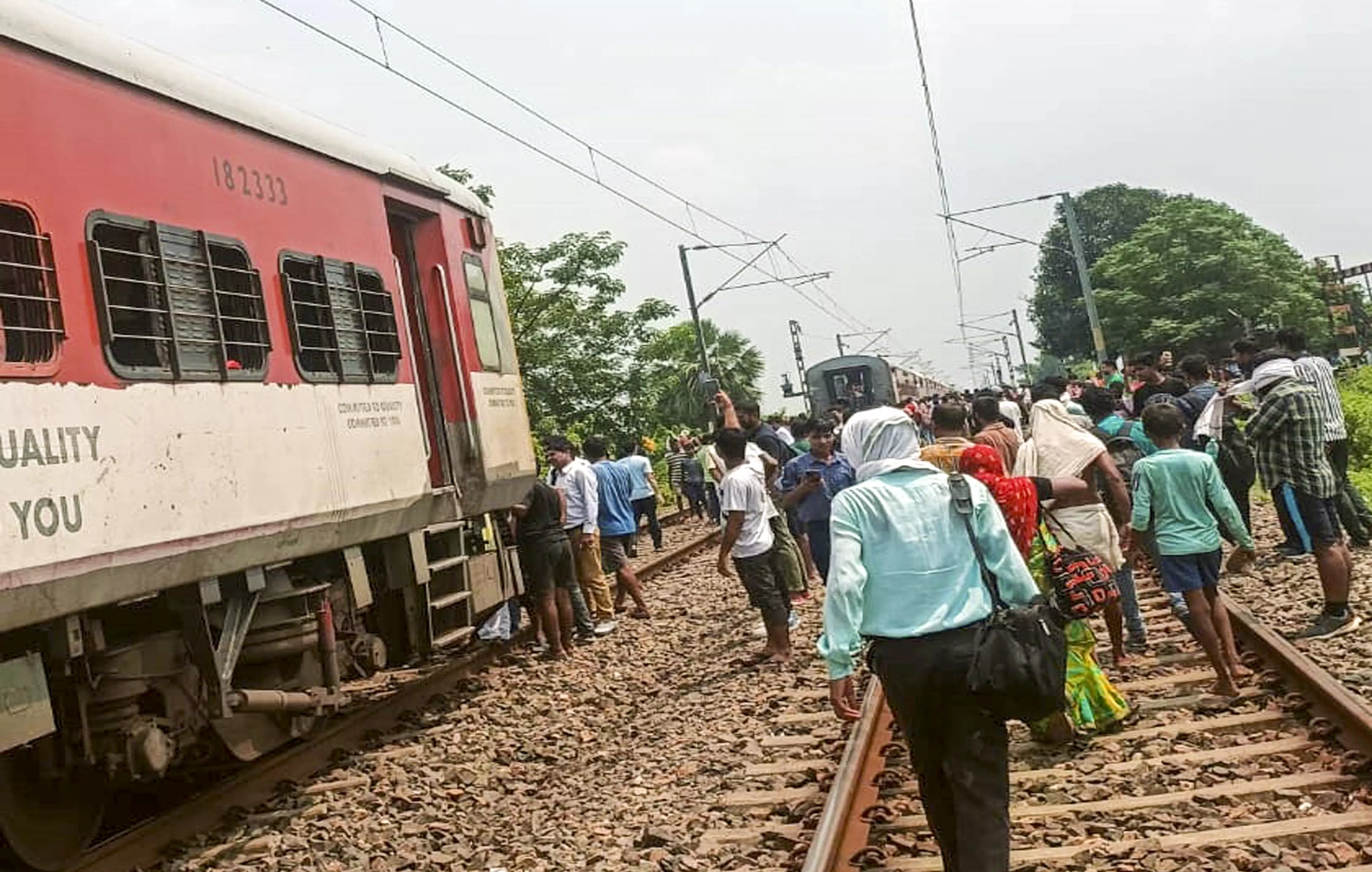 Magadh Express coupling snaps; train splits into two near Bihars Buxar