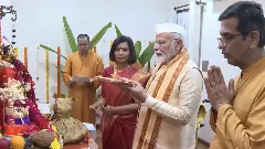 PM Modi at CJI Chandrachuds home. Picture courtesy: X