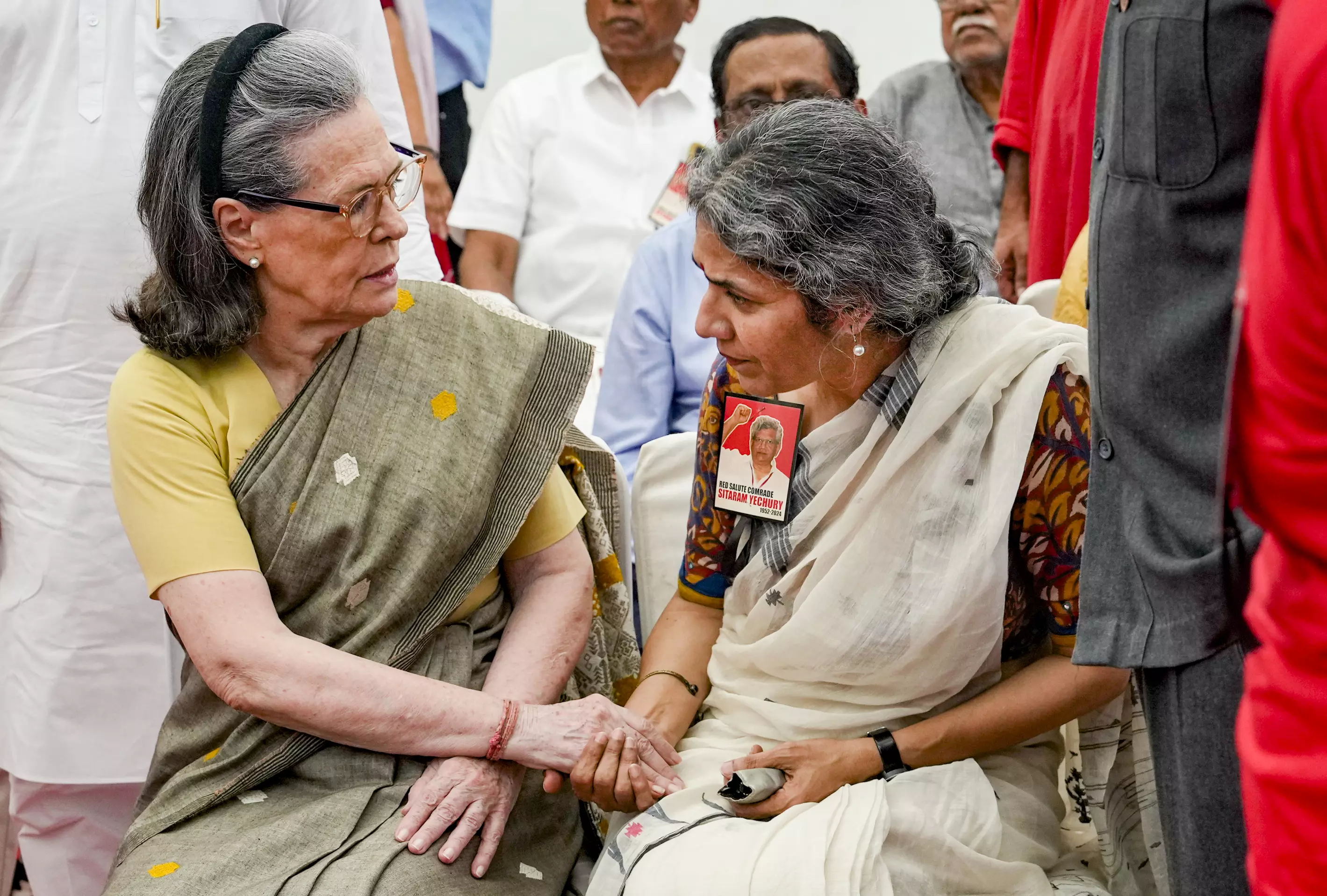 Sonia Gandhi, Pinarayi Vijayan pay tributes to Yechury at CPI (M) headquarters in Delhi