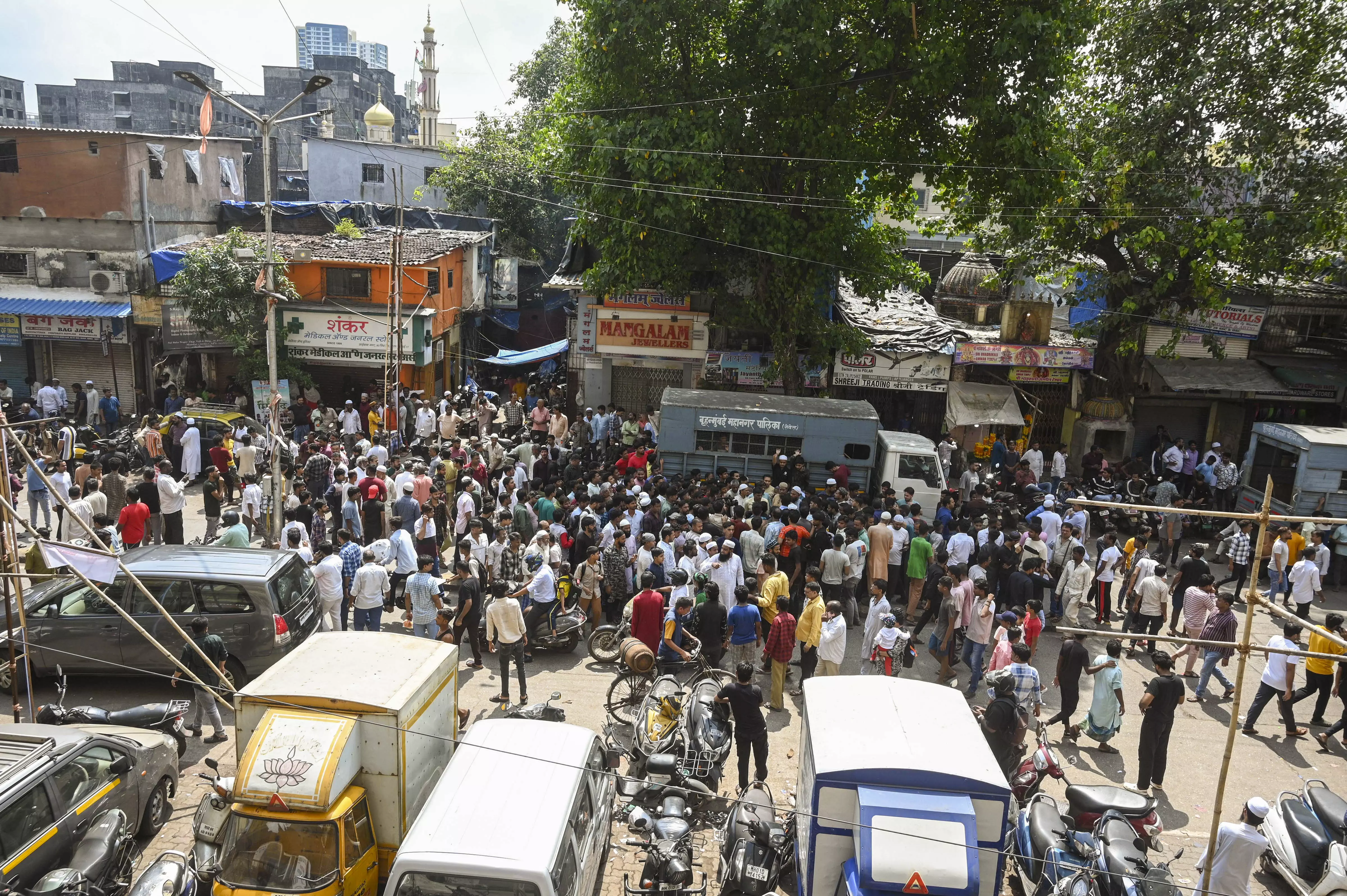 Dharavi tense over razing of illegal section of mosque; trustees agree to demolish it