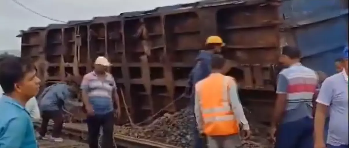 Jharkhand: Two wagons of goods train derail near Bokaro; 15 trains diverted