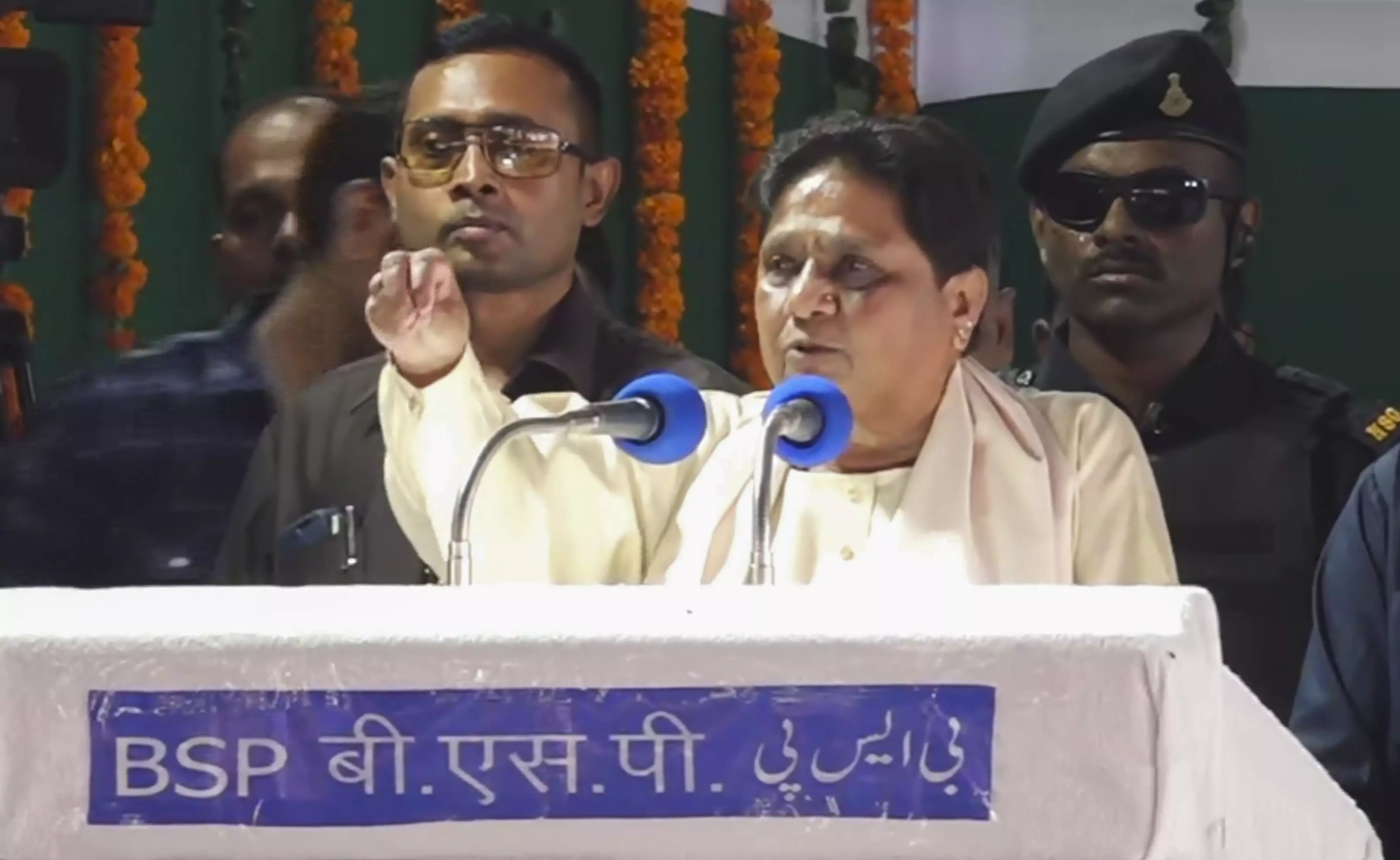 Mayawati urges Dalits not to vote for Congress, BJP