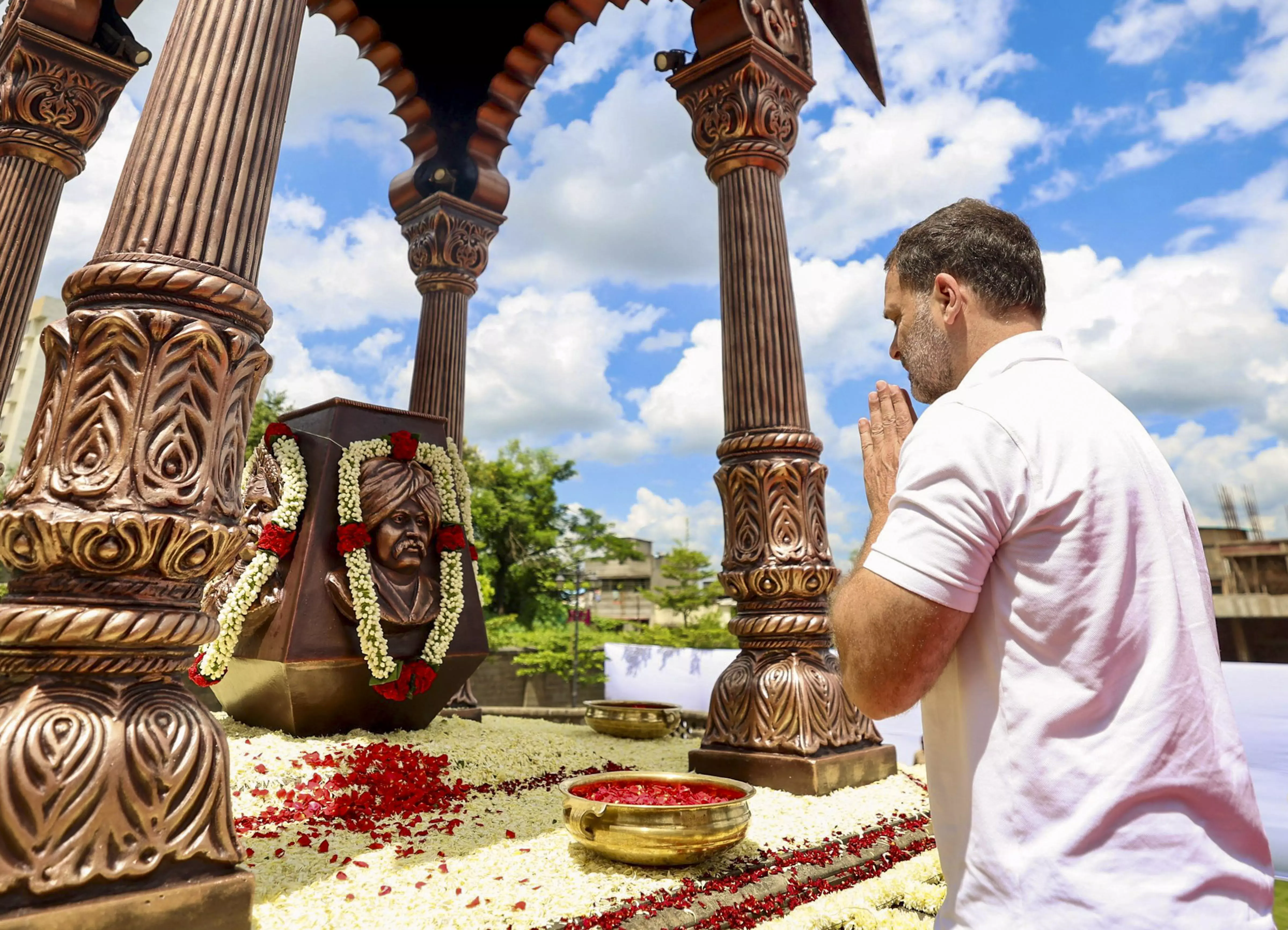 Maharashtra: In Shivaji territory, Rahul attacks Modi over hero’s statue