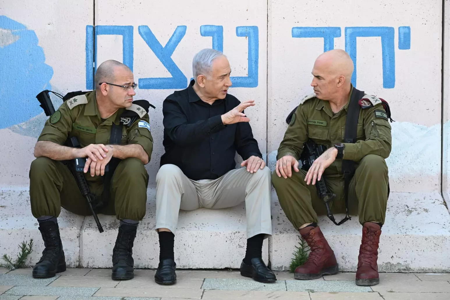 Israel Prime Minister Benjamin Netanyahu (centre) with Israel Defense Forces (IDF) soldiers