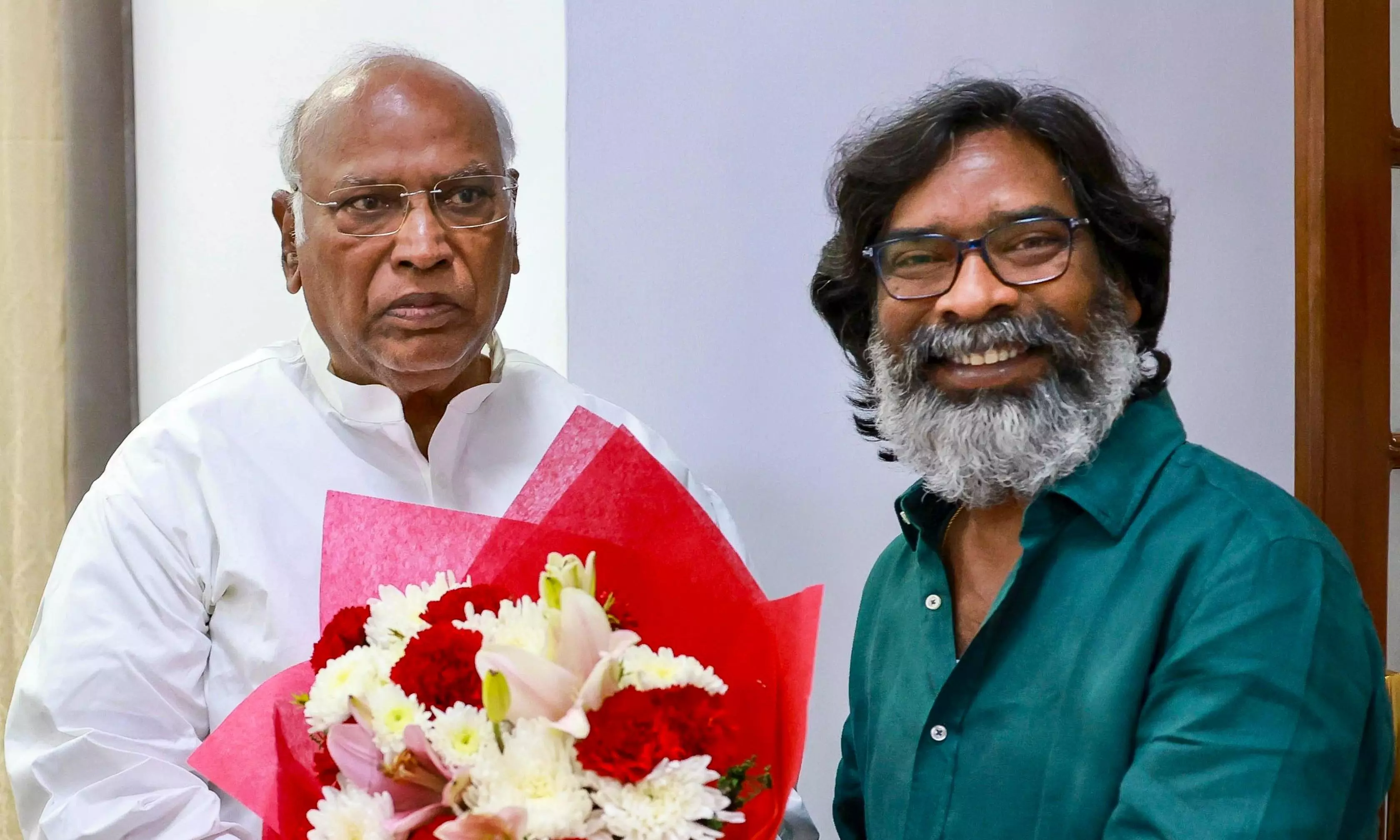 With eye on polls, Jharkhand CM Hemant Soren meets Kharge, Rahul