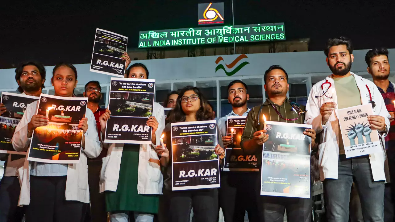 Kolkata rape-murder: Talks between agitating junior docs, Bengal govt fail to break ice