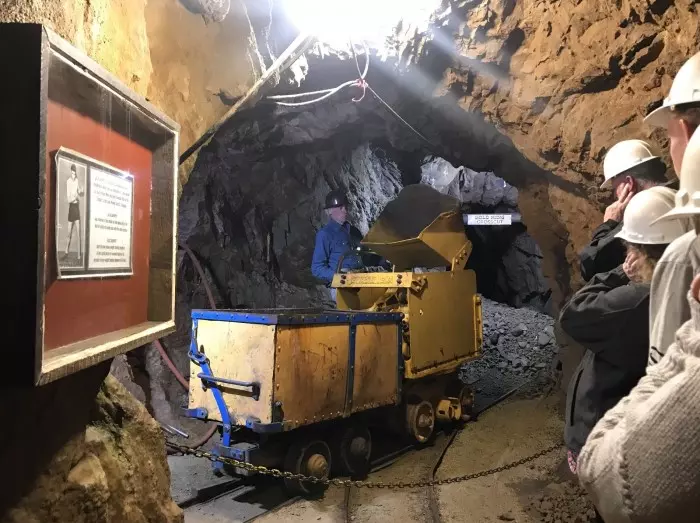 Colorado: 1 killed, 12 trapped in accident at tourist mine