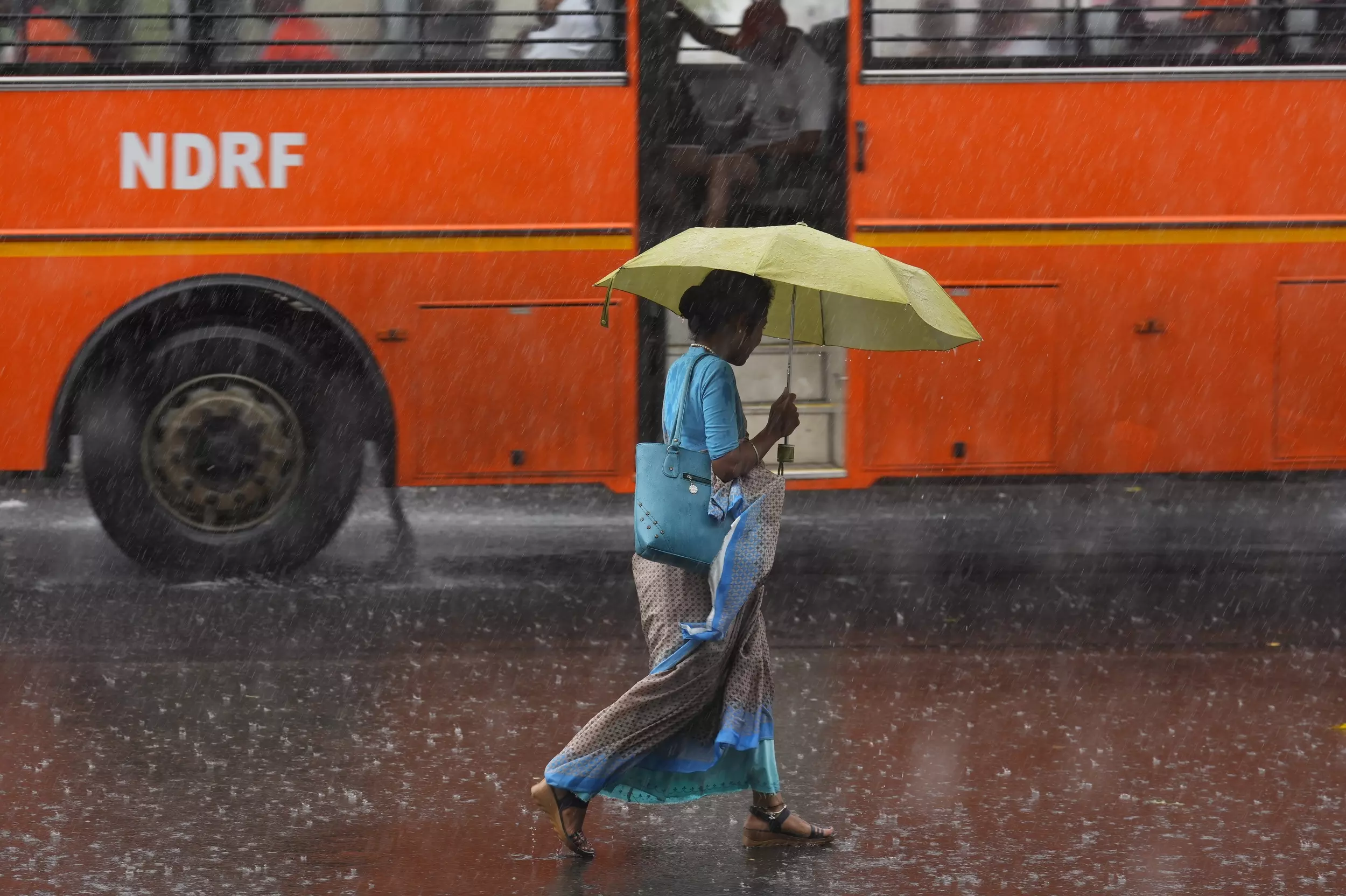 LIVE | Met forecasts extremely heavy rain in TN today; schools closed